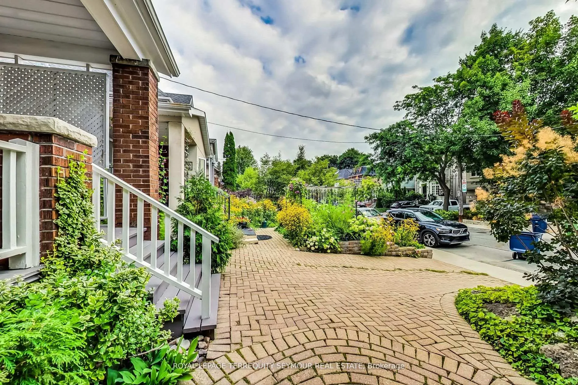 Photo 3 of 22 Hadley Road, Toronto, Mount Pleasant East — HOMEH