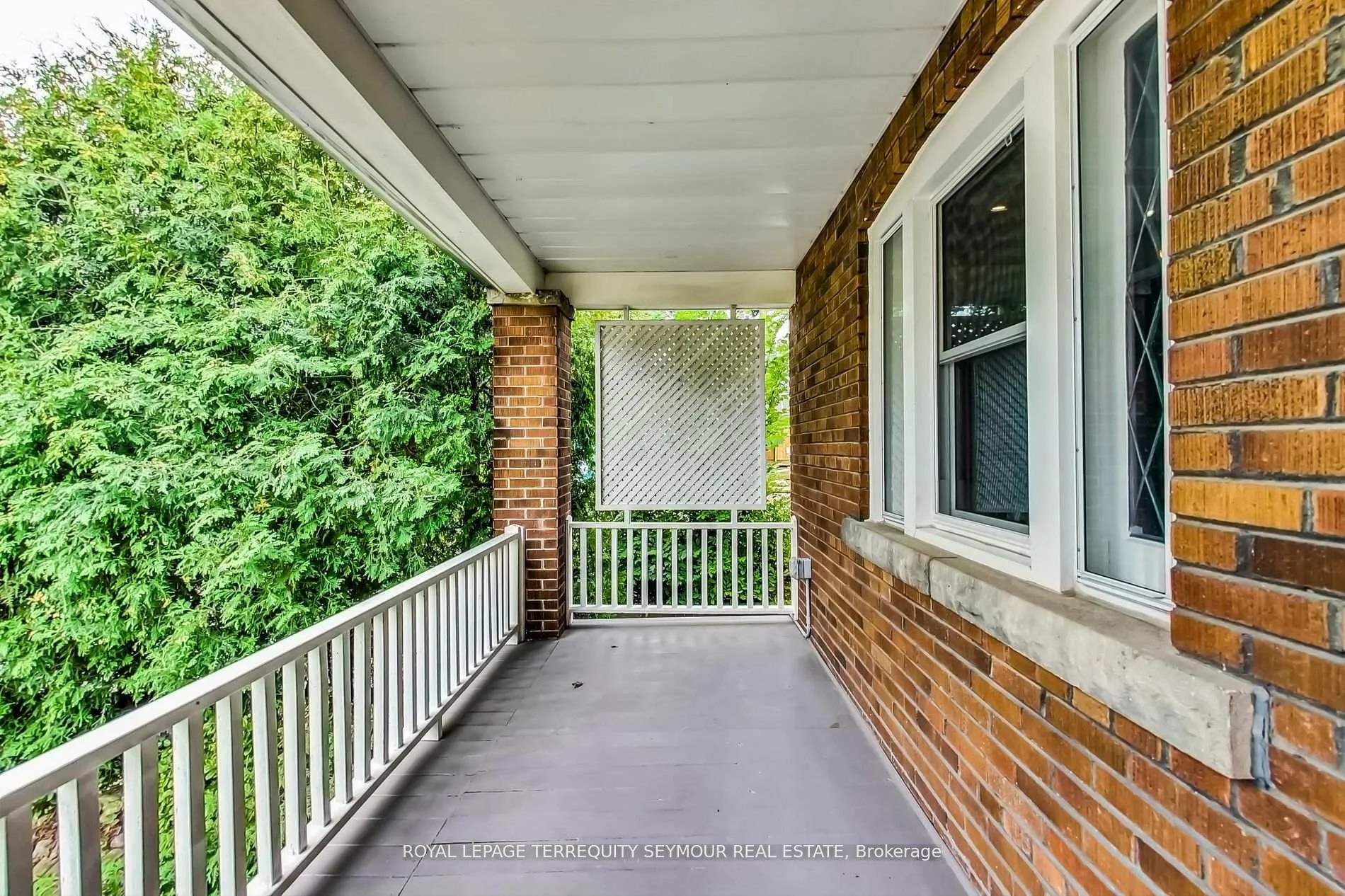 Photo 4 of 22 Hadley Road, Toronto, Mount Pleasant East — HOMEH