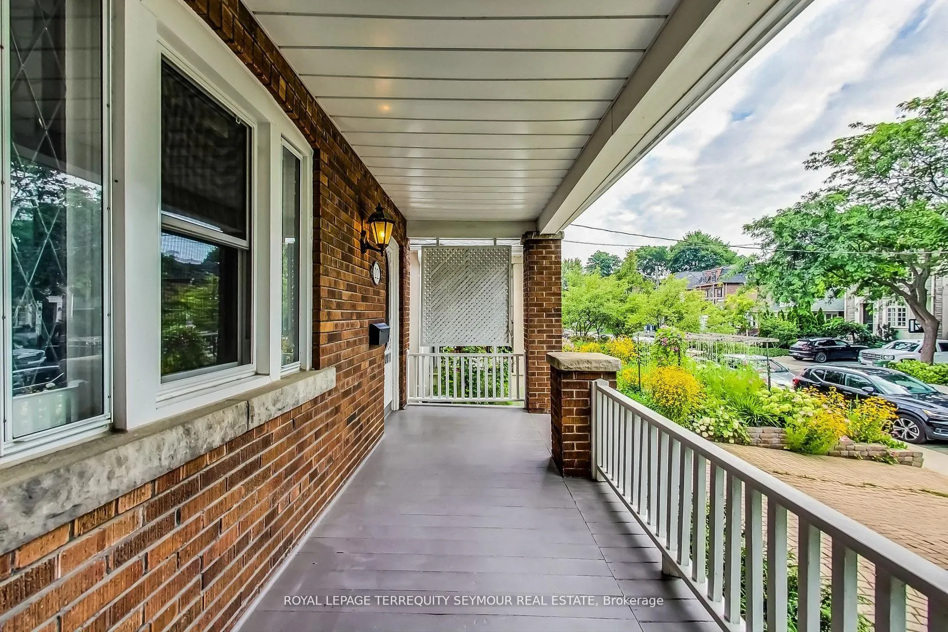 Photo 5 of 22 Hadley Road, Toronto, Mount Pleasant East — HOMEH