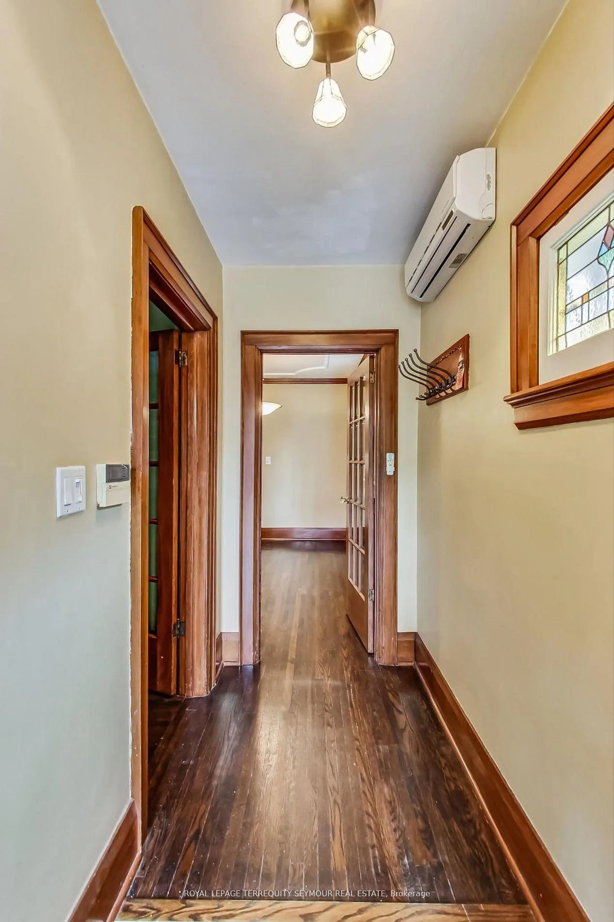 Photo 6 of 22 Hadley Road, Toronto, Mount Pleasant East — HOMEH