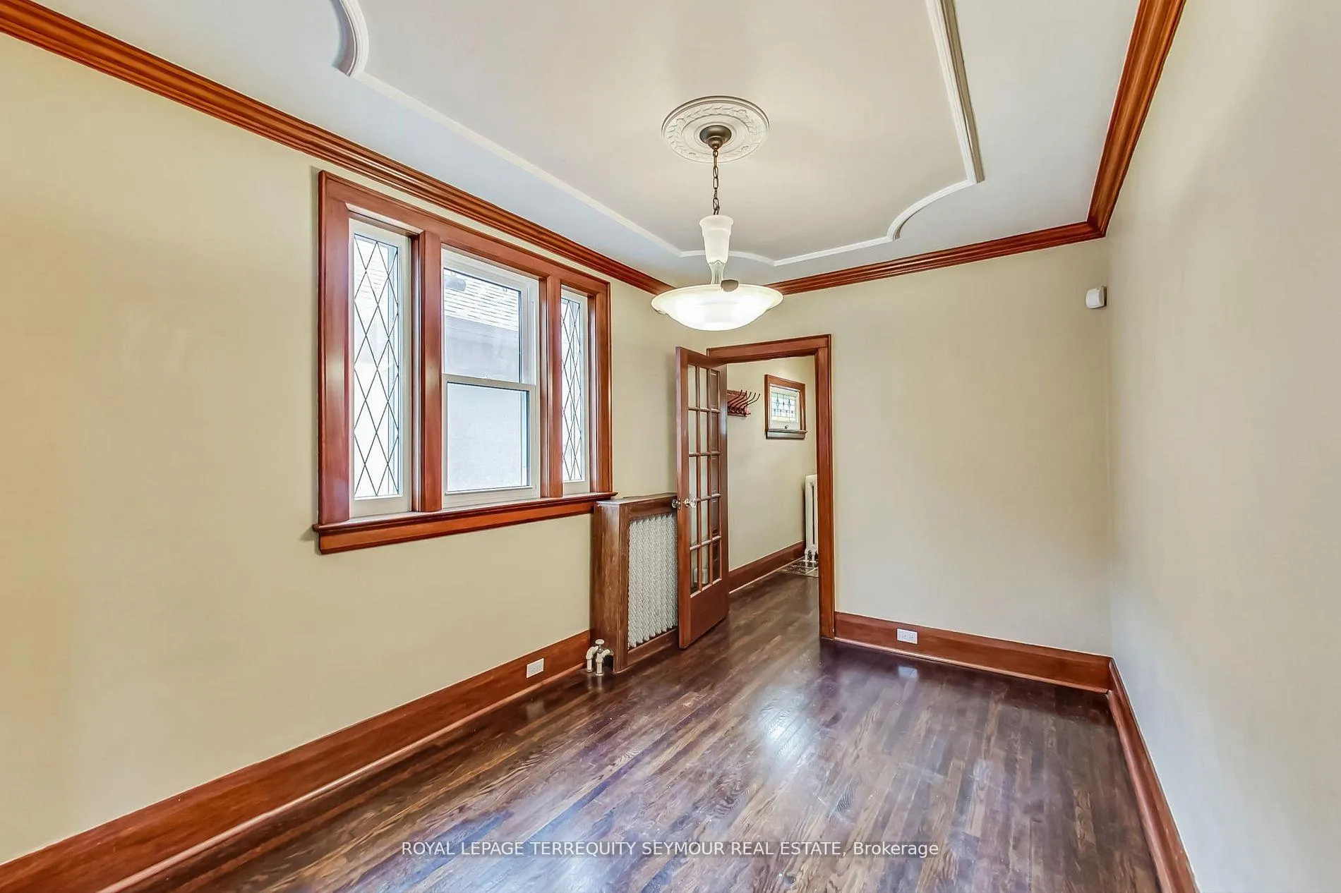Photo 12 of 22 Hadley Road, Toronto, Mount Pleasant East — HOMEH