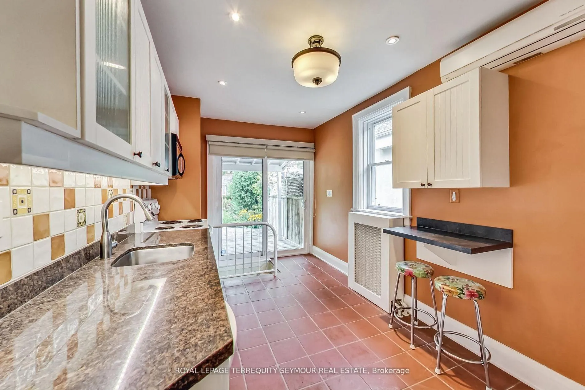 Photo 13 of 22 Hadley Road, Toronto, Mount Pleasant East — HOMEH