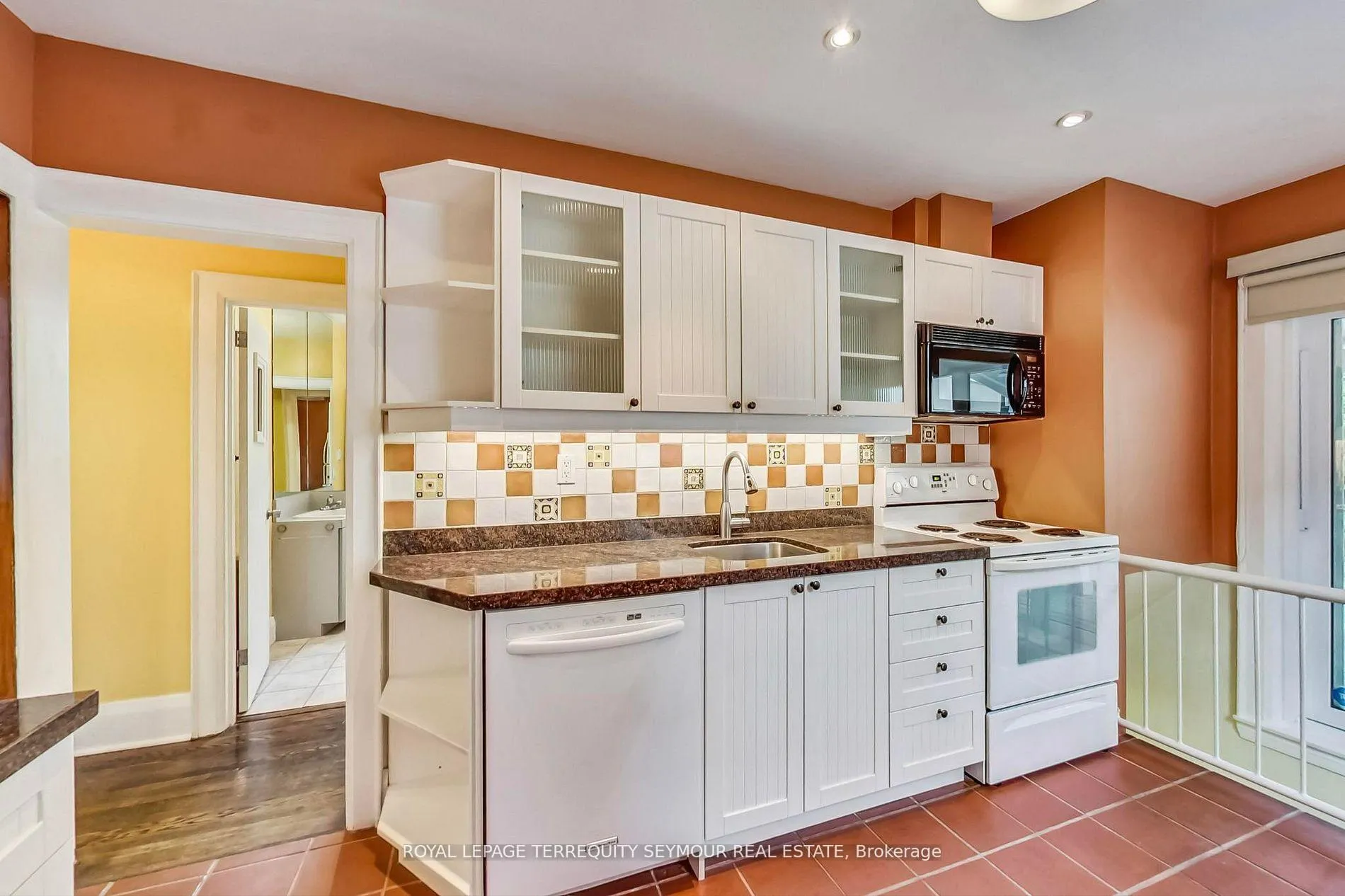 Photo 14 of 22 Hadley Road, Toronto, Mount Pleasant East — HOMEH