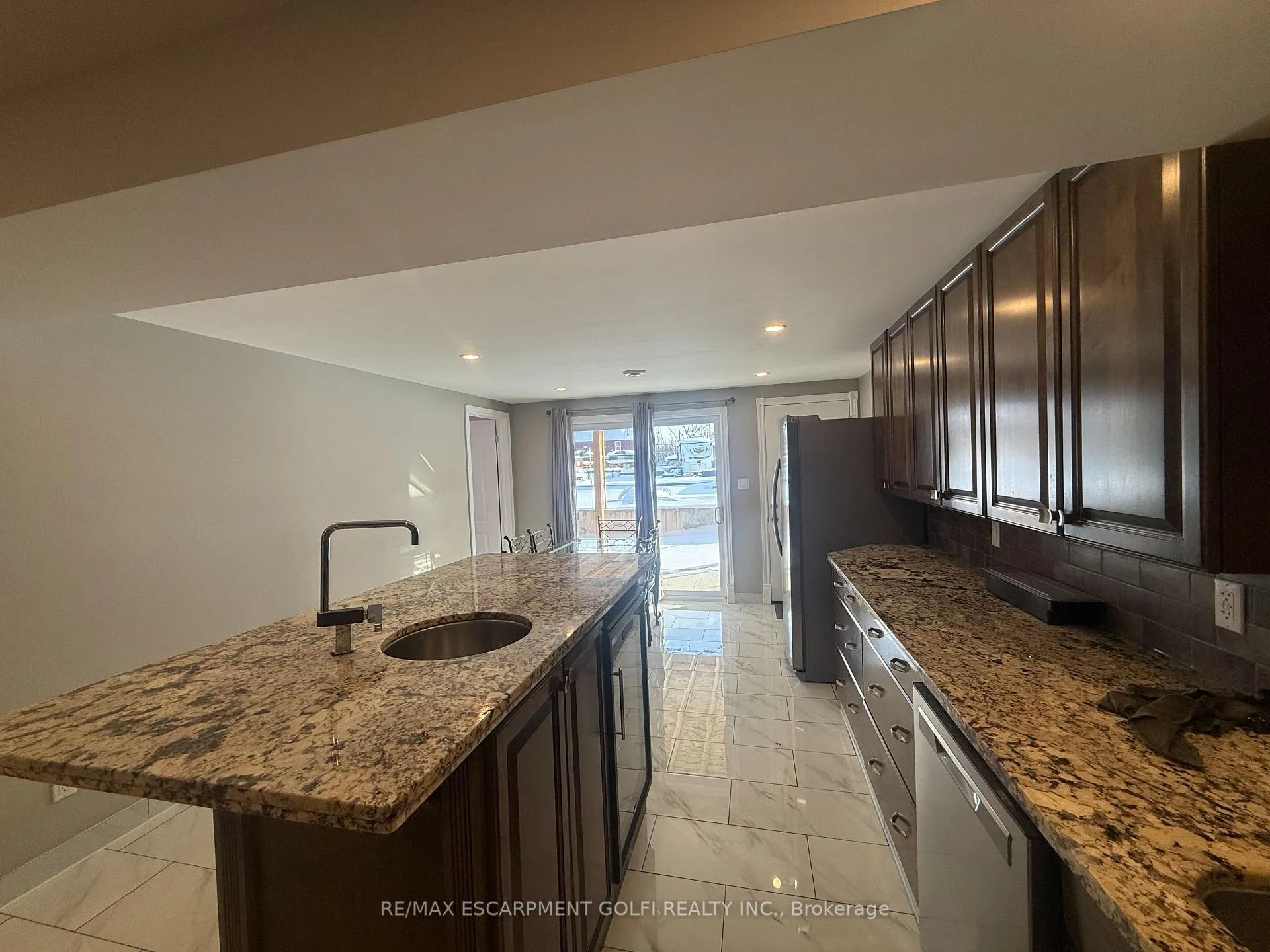 Photo 3 of Unit 11, 8770 Chippawa Creek Road, Niagara Falls, Brown — HOMEH
