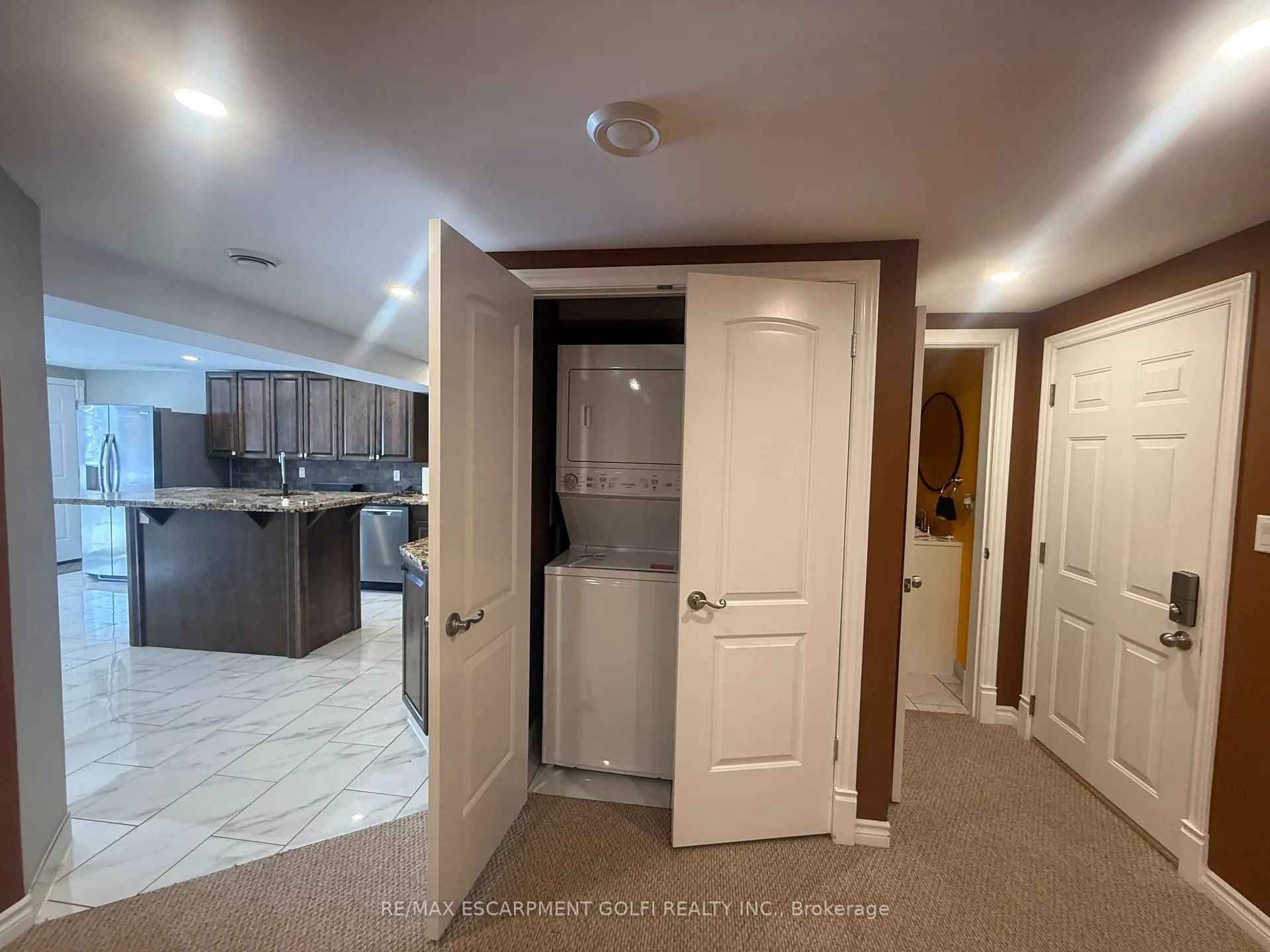 Photo 5 of Unit 11, 8770 Chippawa Creek Road, Niagara Falls, Brown — HOMEH