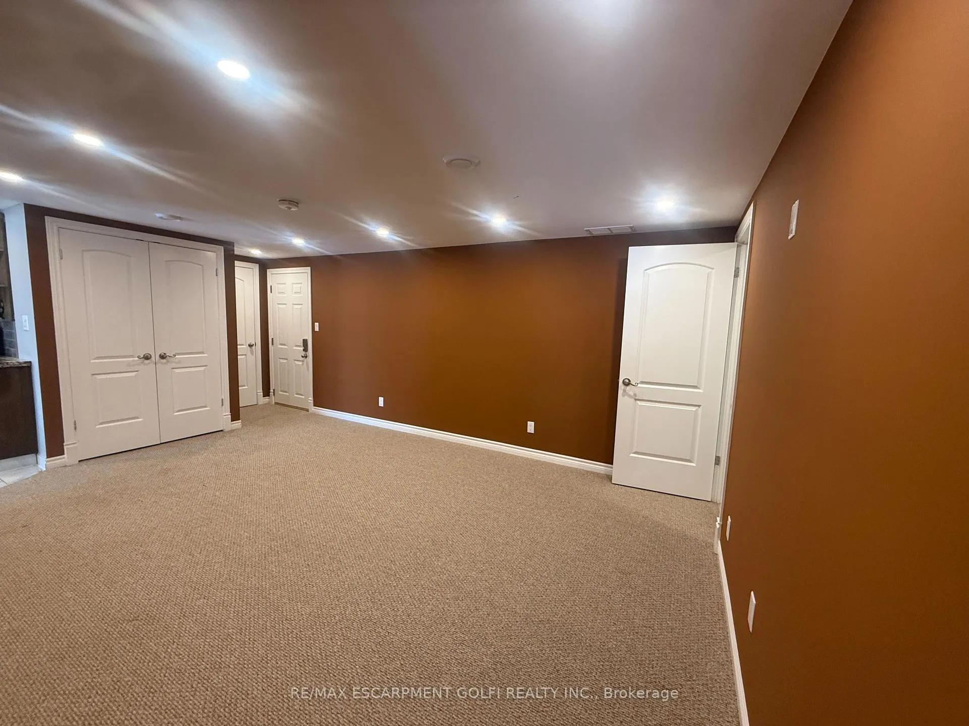 Photo 6 of Unit 11, 8770 Chippawa Creek Road, Niagara Falls, Brown — HOMEH