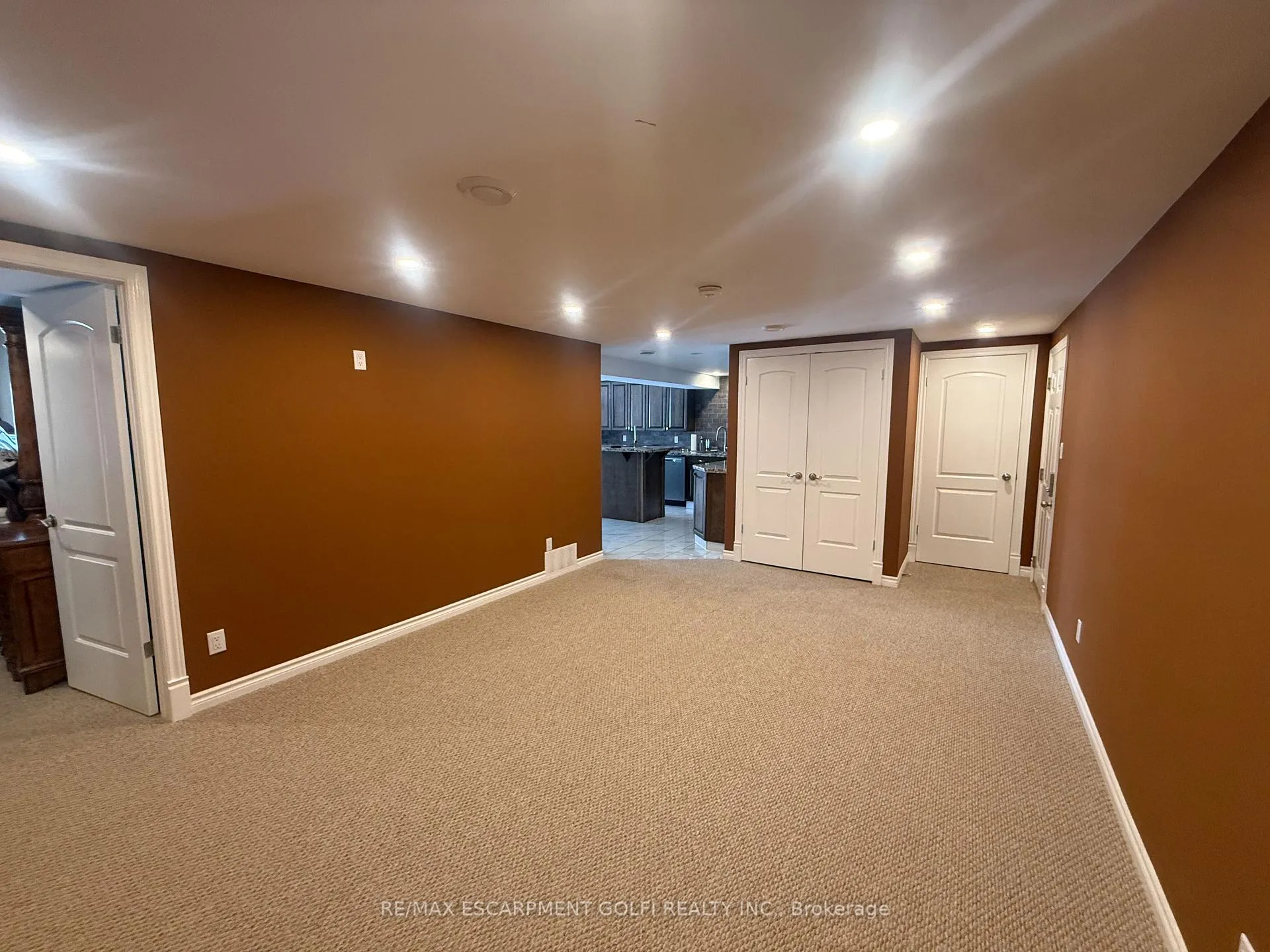 Photo 8 of Unit 11, 8770 Chippawa Creek Road, Niagara Falls, Brown — HOMEH