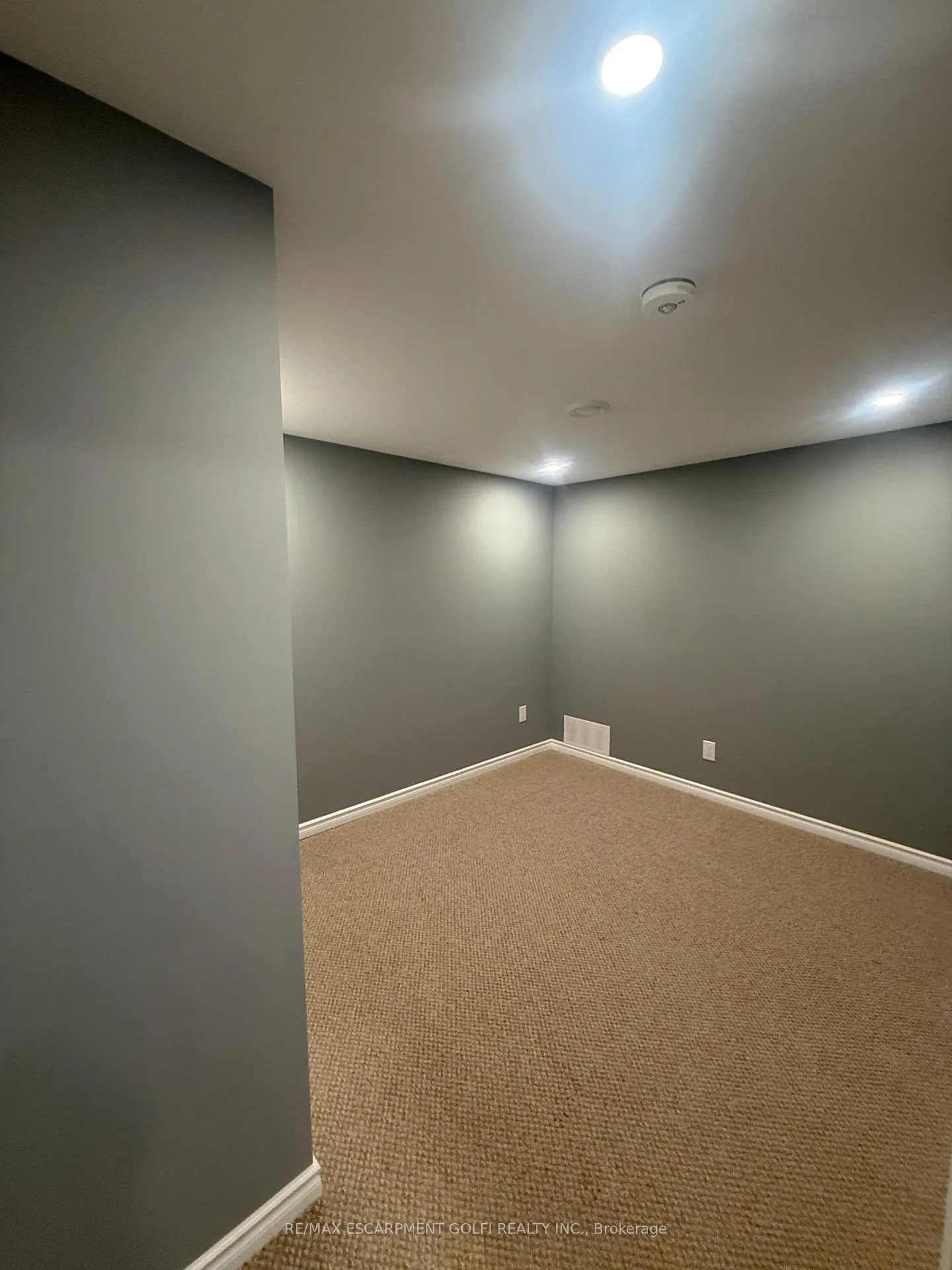 Photo 9 of Unit 11, 8770 Chippawa Creek Road, Niagara Falls, Brown — HOMEH