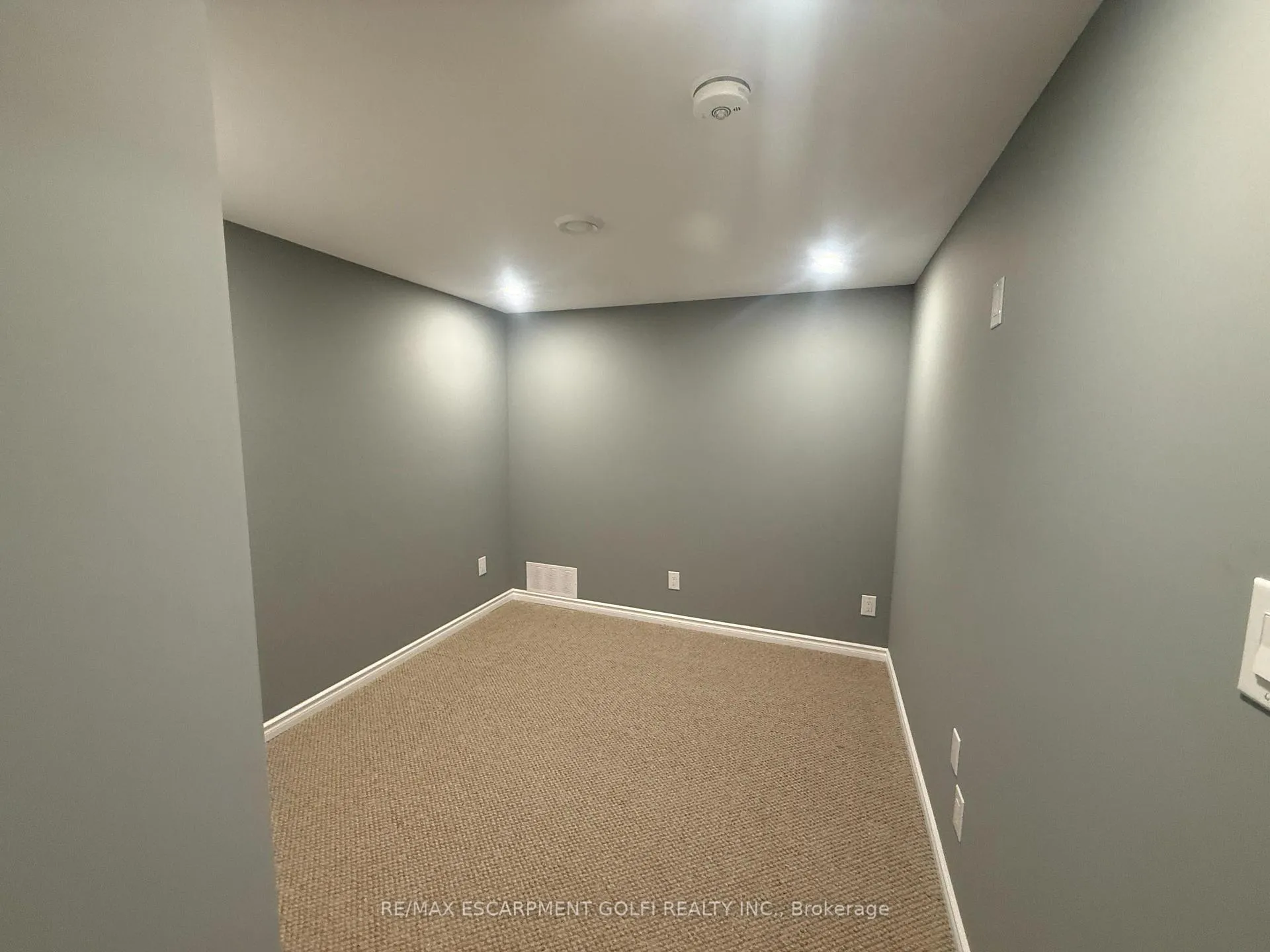 Photo 10 of Unit 11, 8770 Chippawa Creek Road, Niagara Falls, Brown — HOMEH