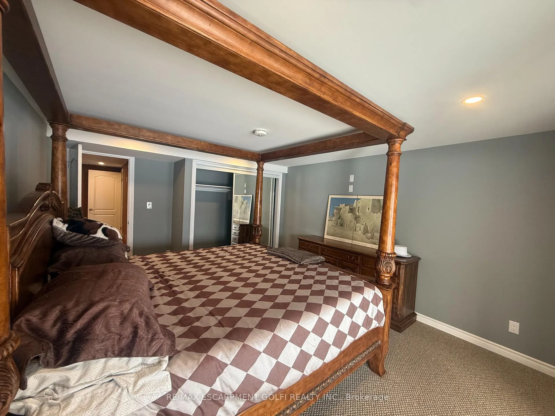 Photo 15 of Unit 11, 8770 Chippawa Creek Road, Niagara Falls, Brown — HOMEH