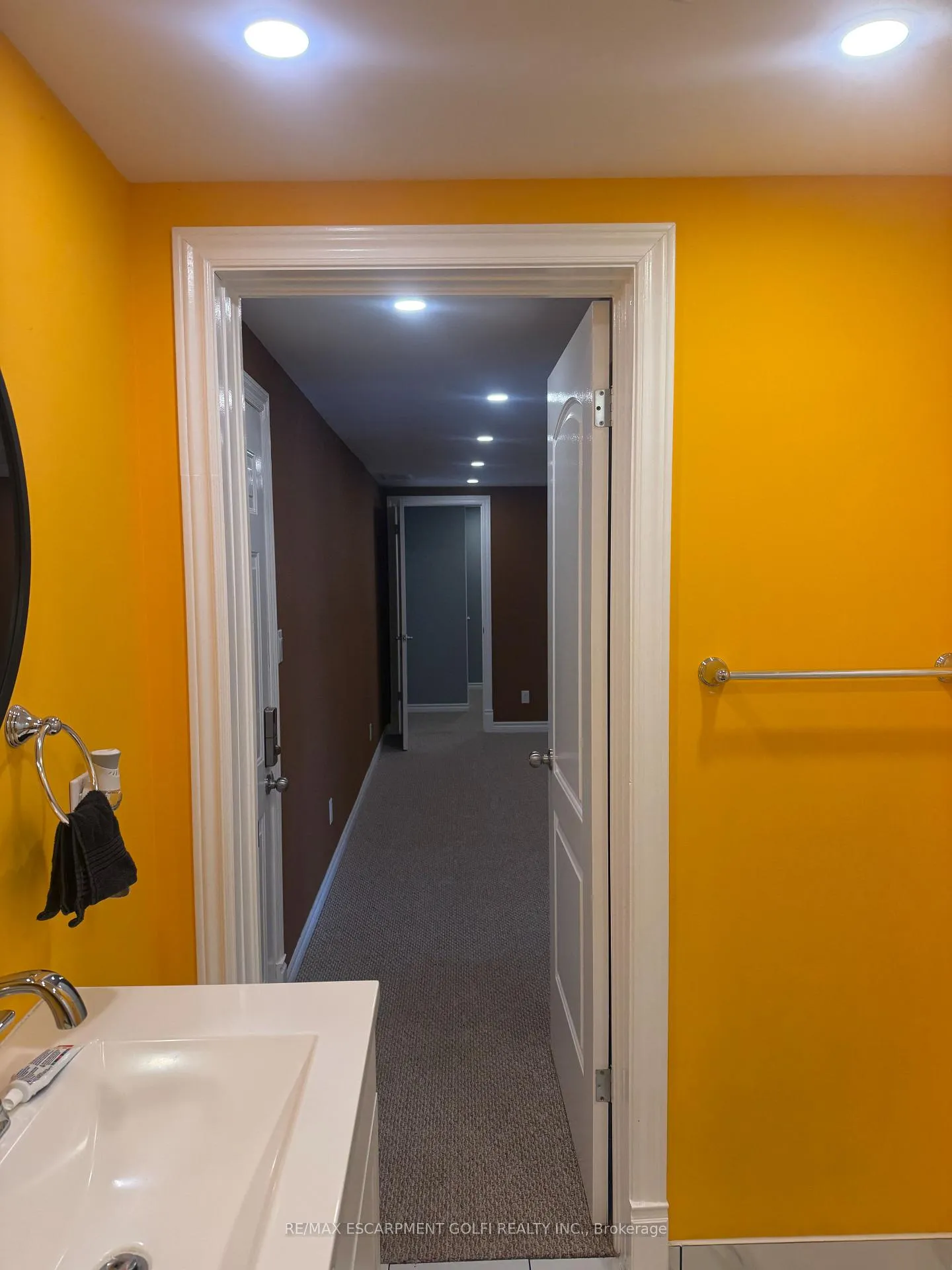 Photo 16 of Unit 11, 8770 Chippawa Creek Road, Niagara Falls, Brown — HOMEH