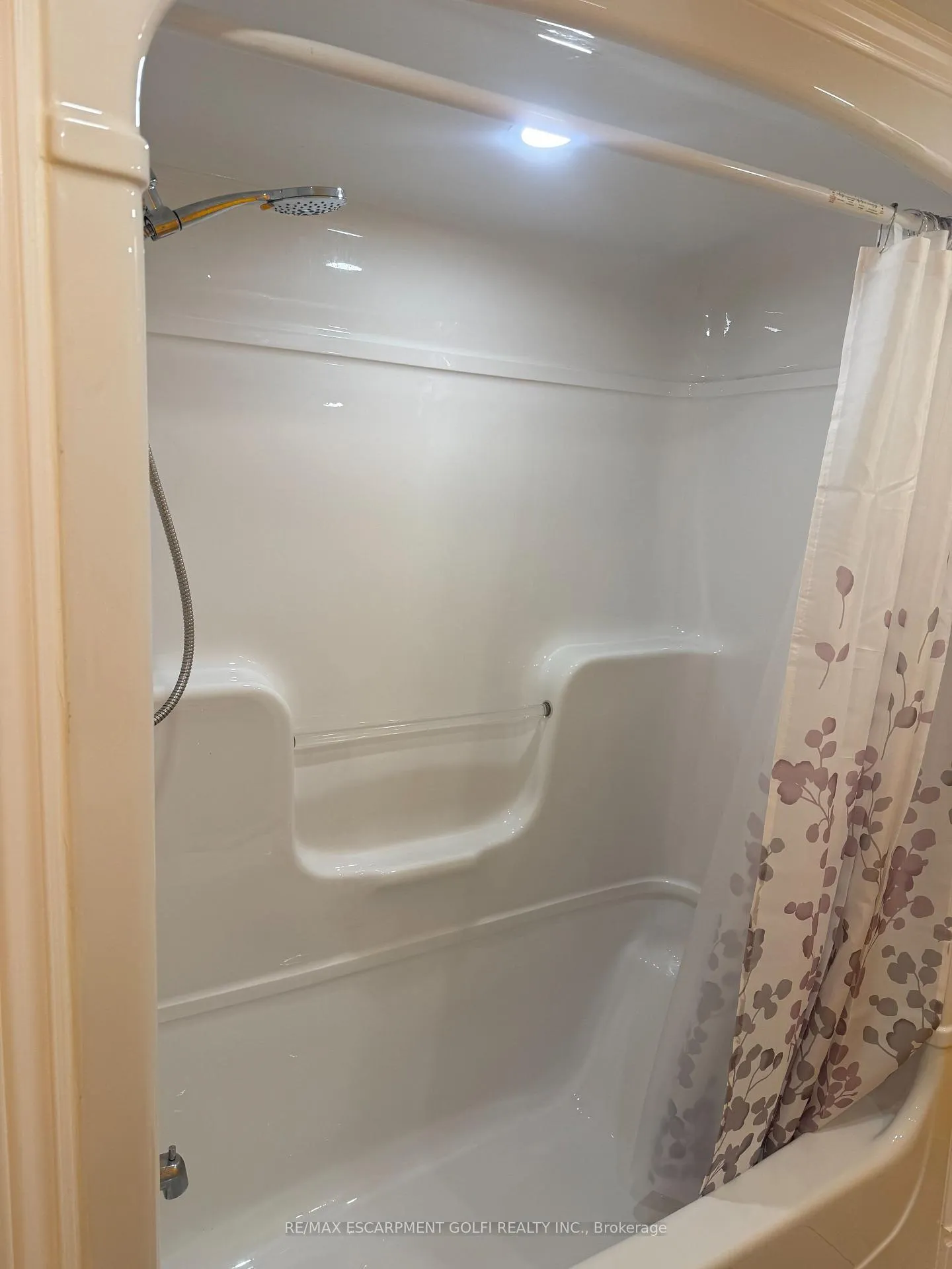Photo 18 of Unit 11, 8770 Chippawa Creek Road, Niagara Falls, Brown — HOMEH