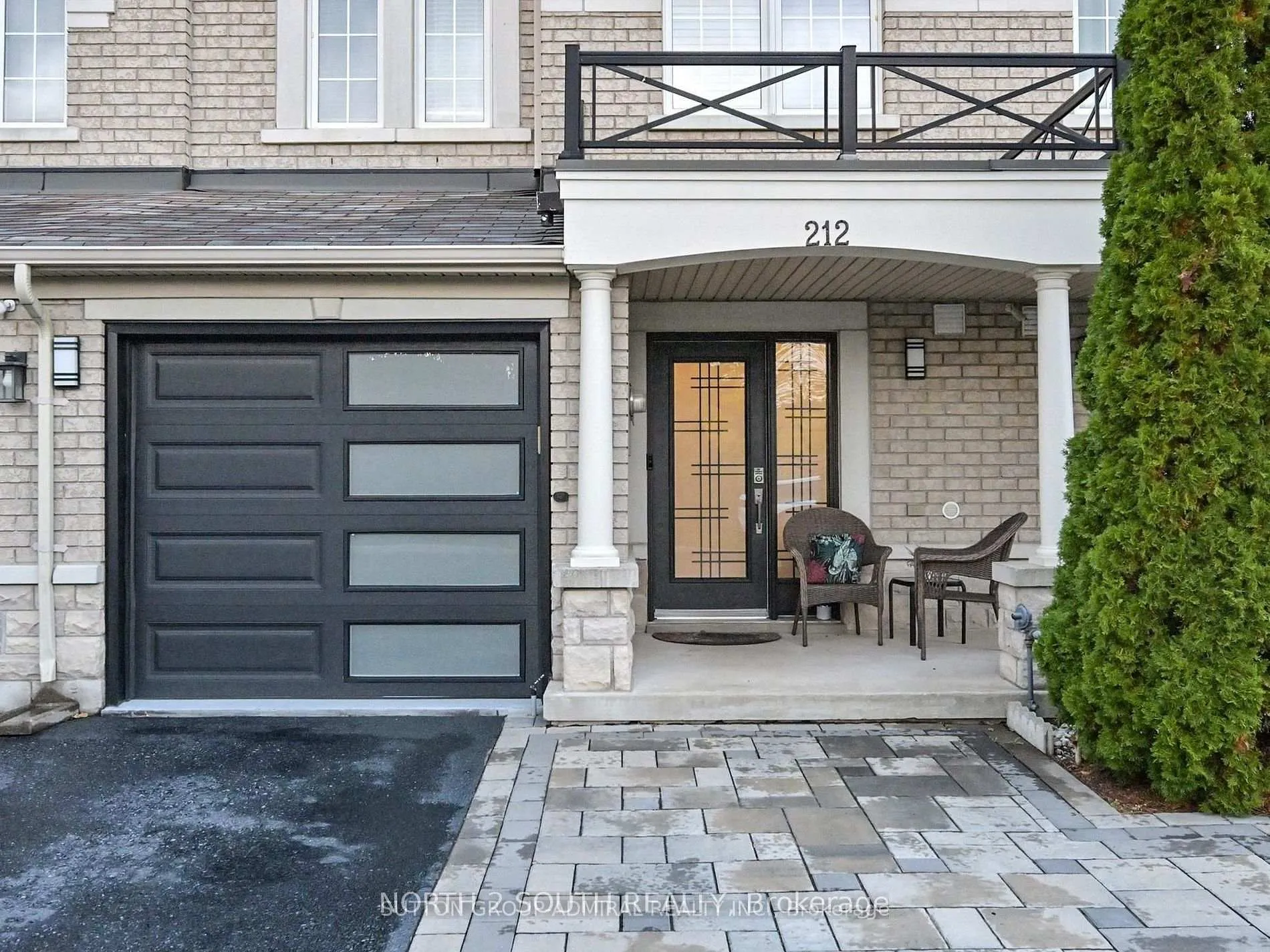 Photo 2 of 212 Lauderdale Drive, Vaughan, Patterson — HOMEH