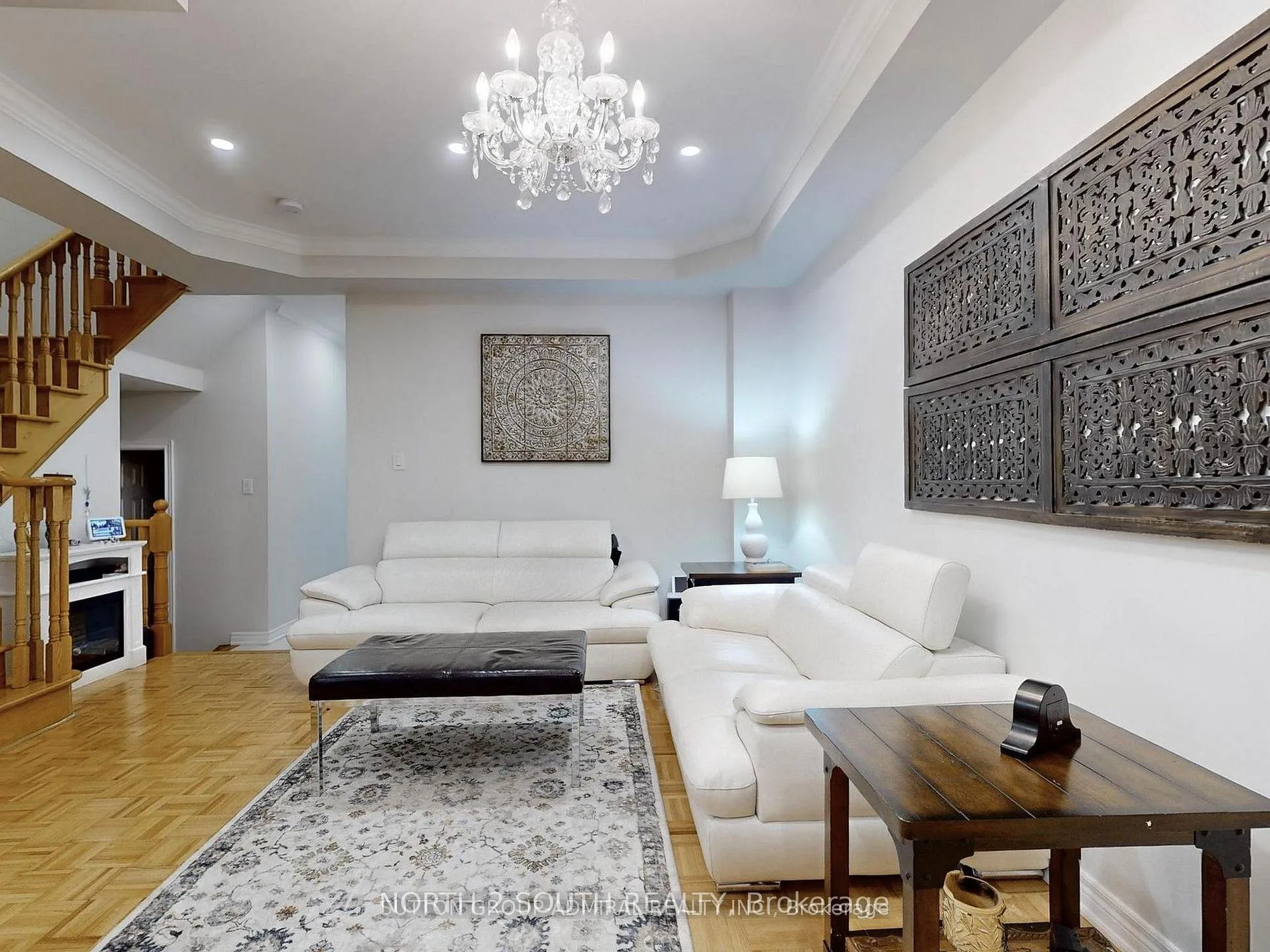 Photo 4 of 212 Lauderdale Drive, Vaughan, Patterson — HOMEH