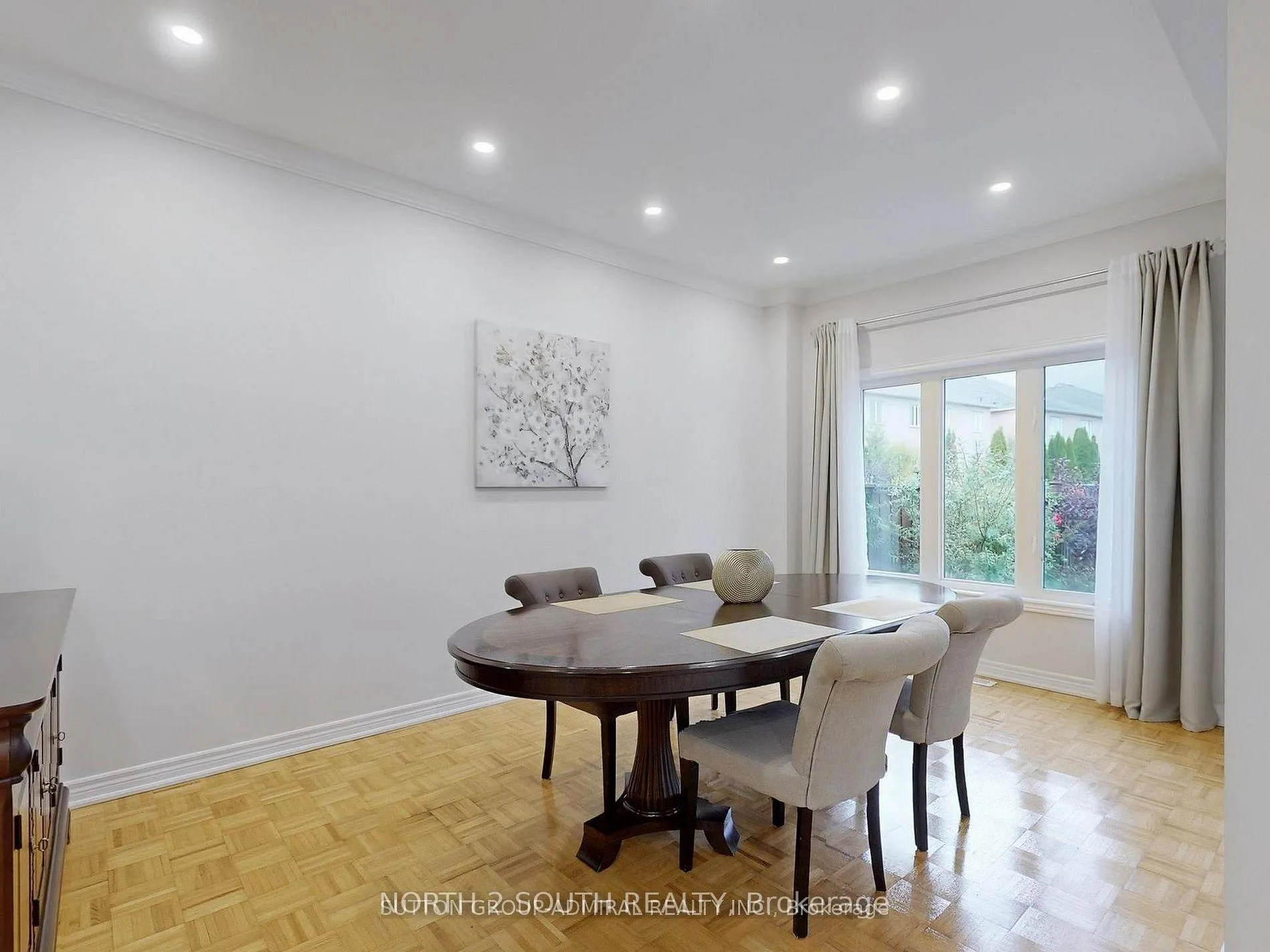 Photo 6 of 212 Lauderdale Drive, Vaughan, Patterson — HOMEH