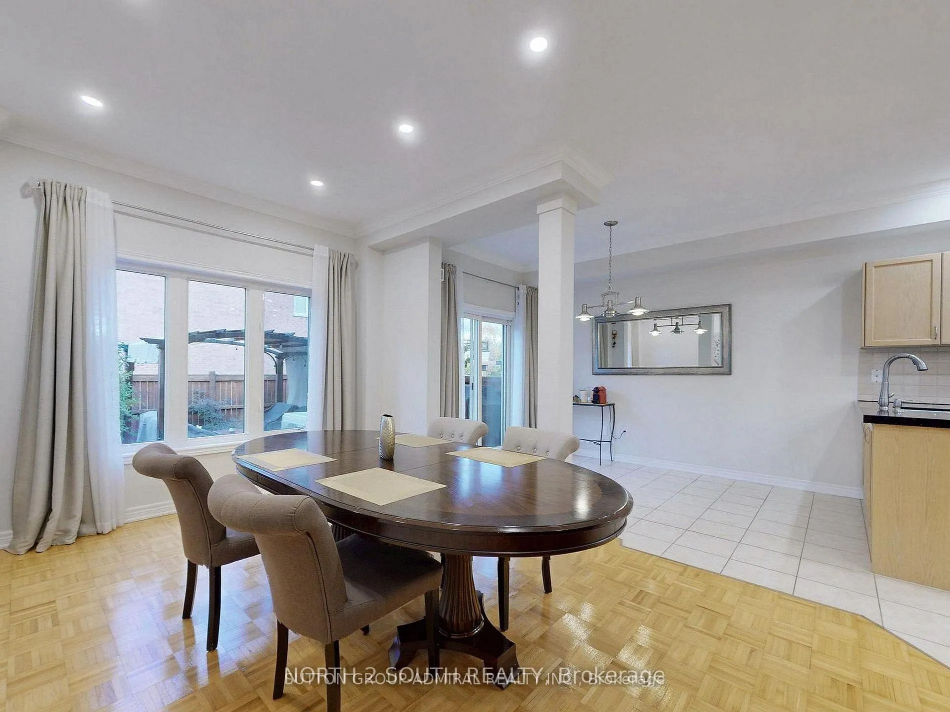 Photo 7 of 212 Lauderdale Drive, Vaughan, Patterson — HOMEH
