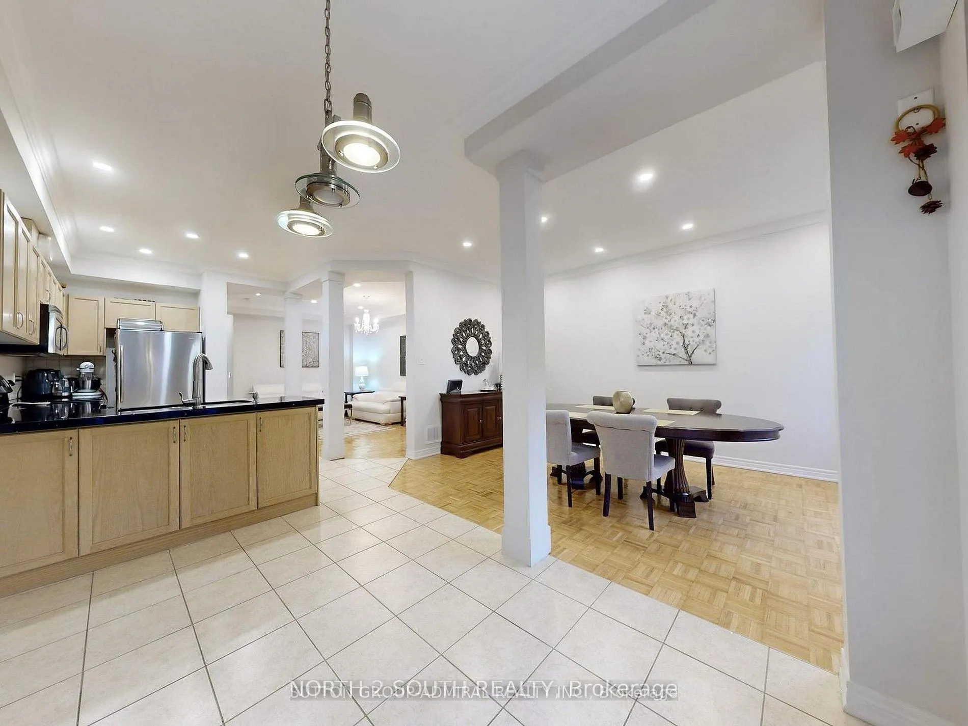 Photo 10 of 212 Lauderdale Drive, Vaughan, Patterson — HOMEH