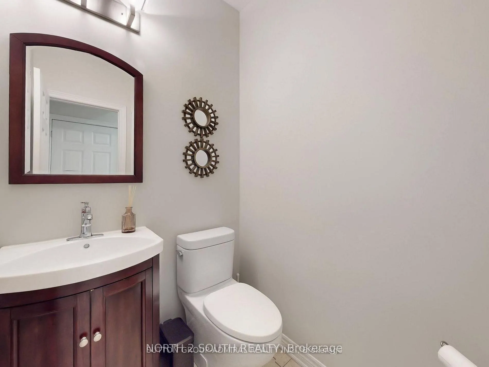 Photo 12 of 212 Lauderdale Drive, Vaughan, Patterson — HOMEH