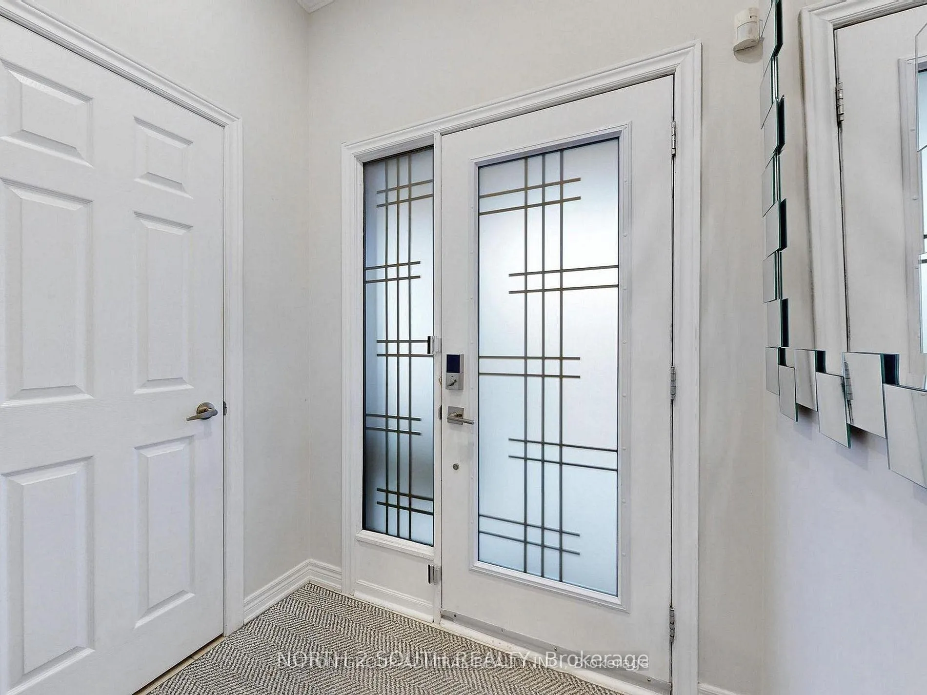 Photo 13 of 212 Lauderdale Drive, Vaughan, Patterson — HOMEH