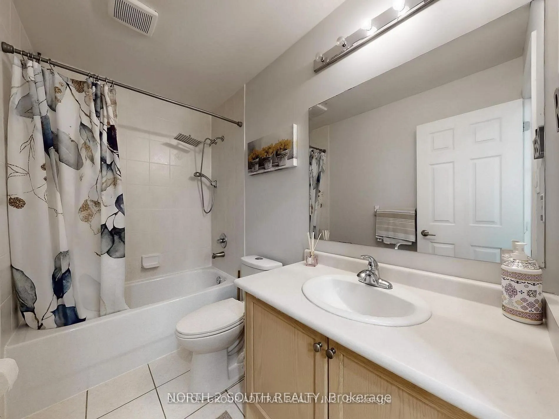 Photo 24 of 212 Lauderdale Drive, Vaughan, Patterson — HOMEH