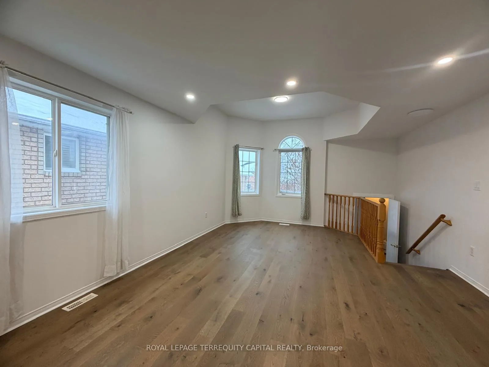 Photo 3 of Unit Upper, 31 Seline Crescent, Barrie, Painswick South — HOMEH