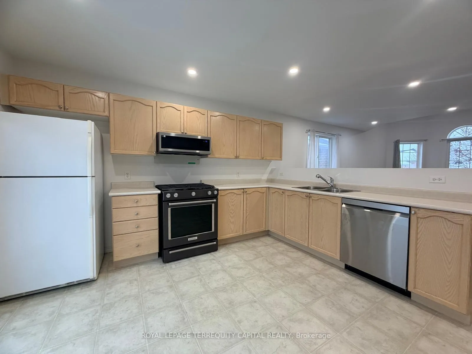 Photo 4 of Unit Upper, 31 Seline Crescent, Barrie, Painswick South — HOMEH