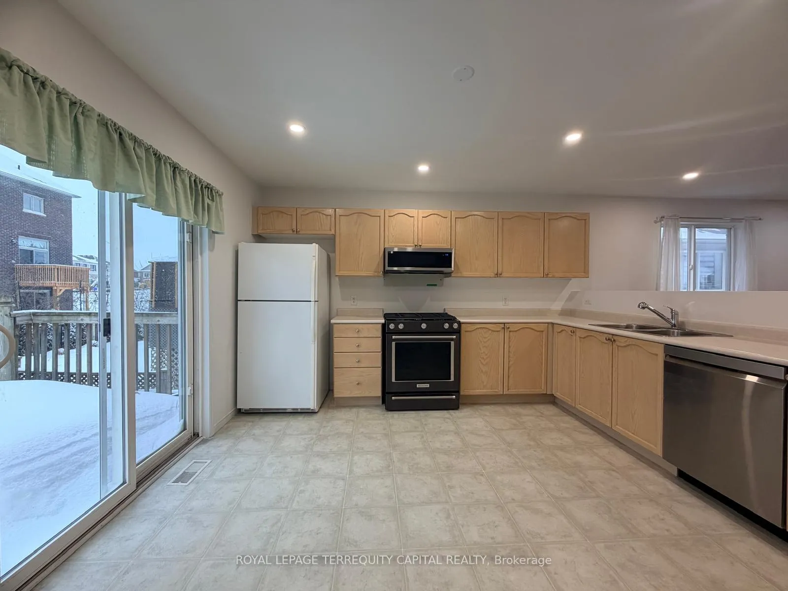 Photo 5 of Unit Upper, 31 Seline Crescent, Barrie, Painswick South — HOMEH