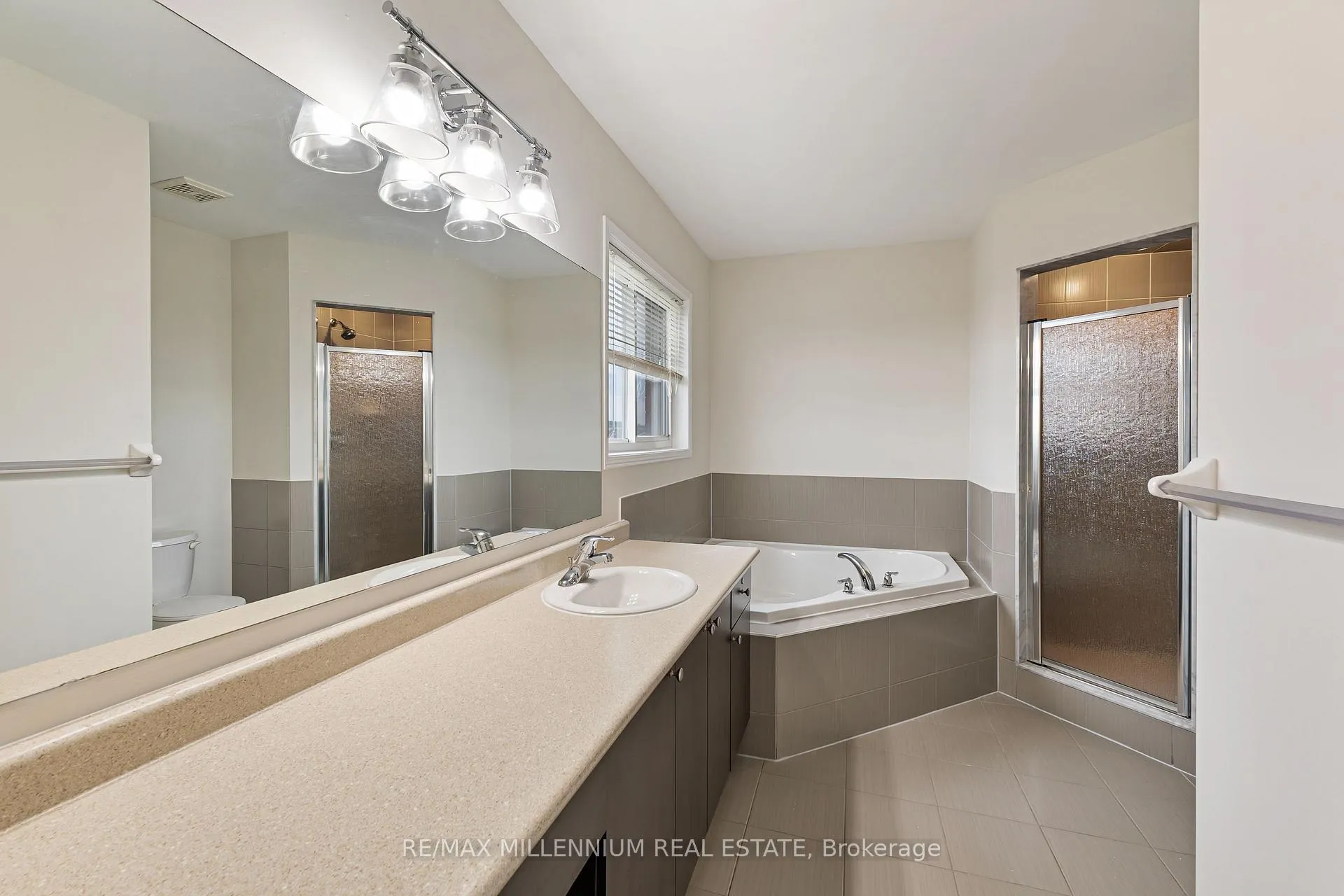 Photo 10 of 1796 Finkle Drive, Oshawa, Taunton — HOMEH