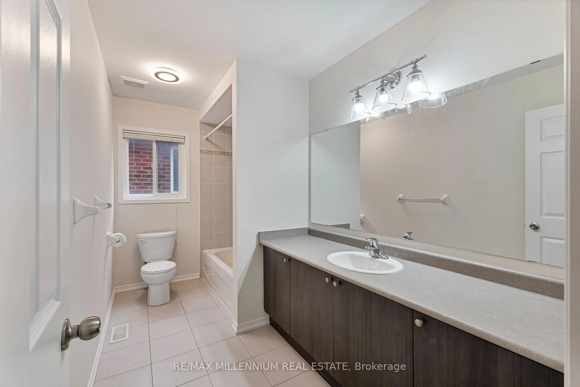 Photo 11 of 1796 Finkle Drive, Oshawa, Taunton — HOMEH
