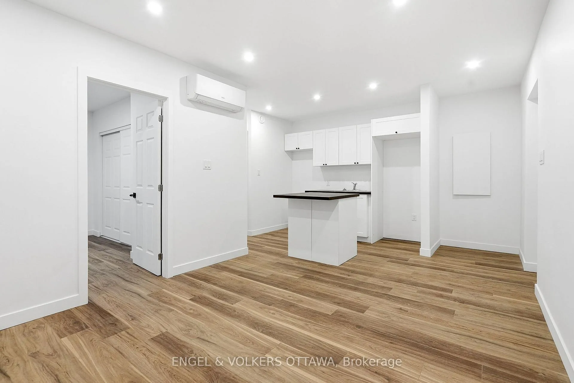 Photo 4 of Unit D, 324 Frontenac Street, Ottawa, Vanier — HOMEH