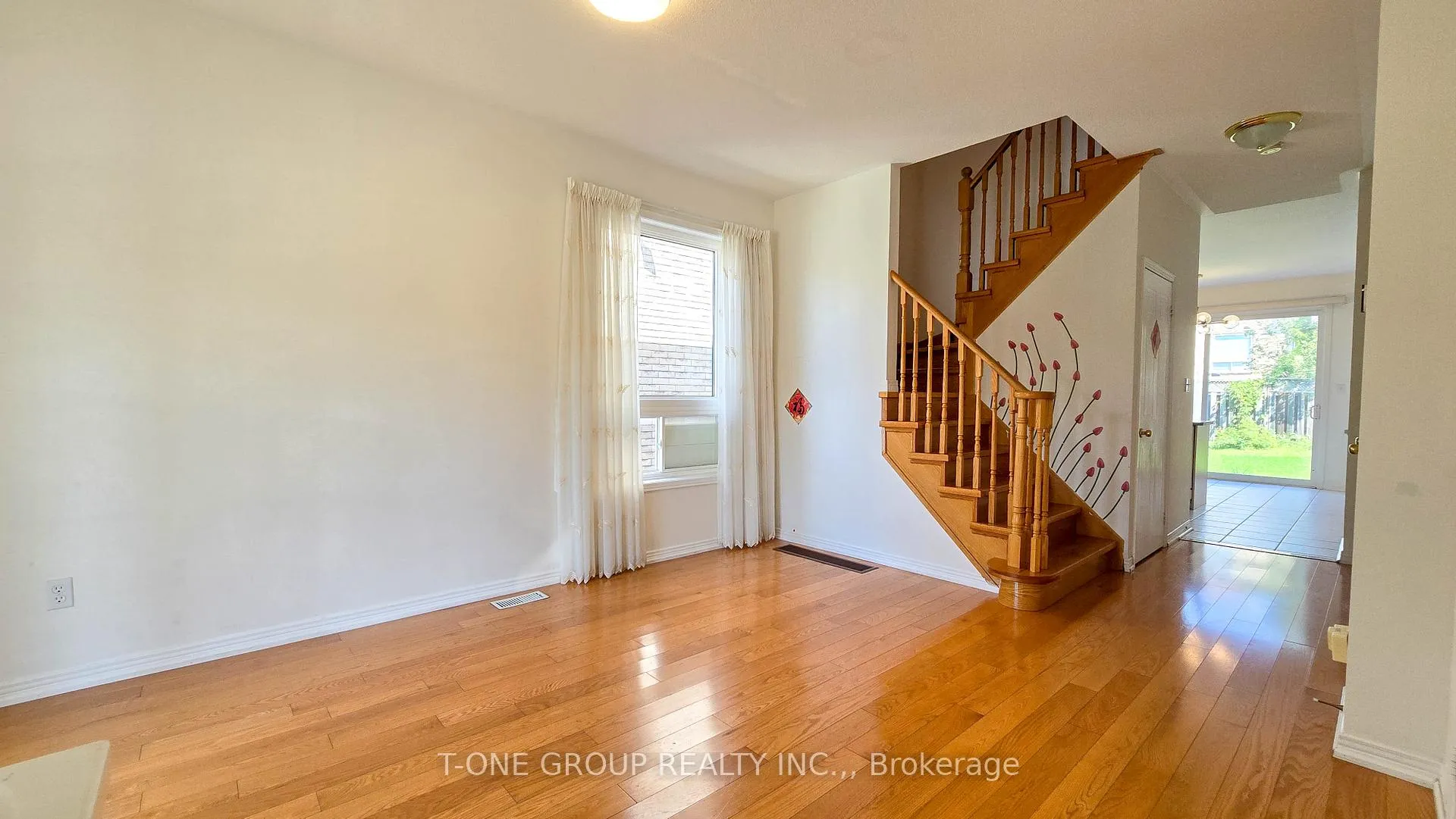Photo 5 of 17 Kentley Street, Markham, Berczy — HOMEH