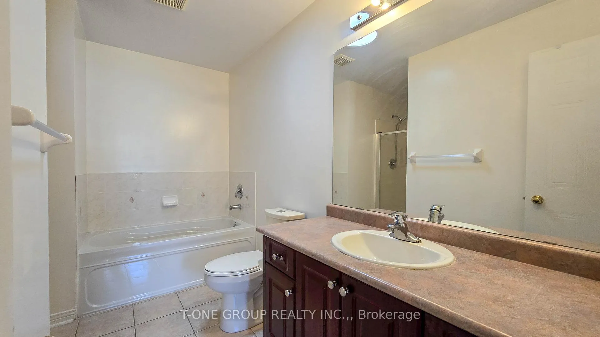 Photo 10 of 17 Kentley Street, Markham, Berczy — HOMEH