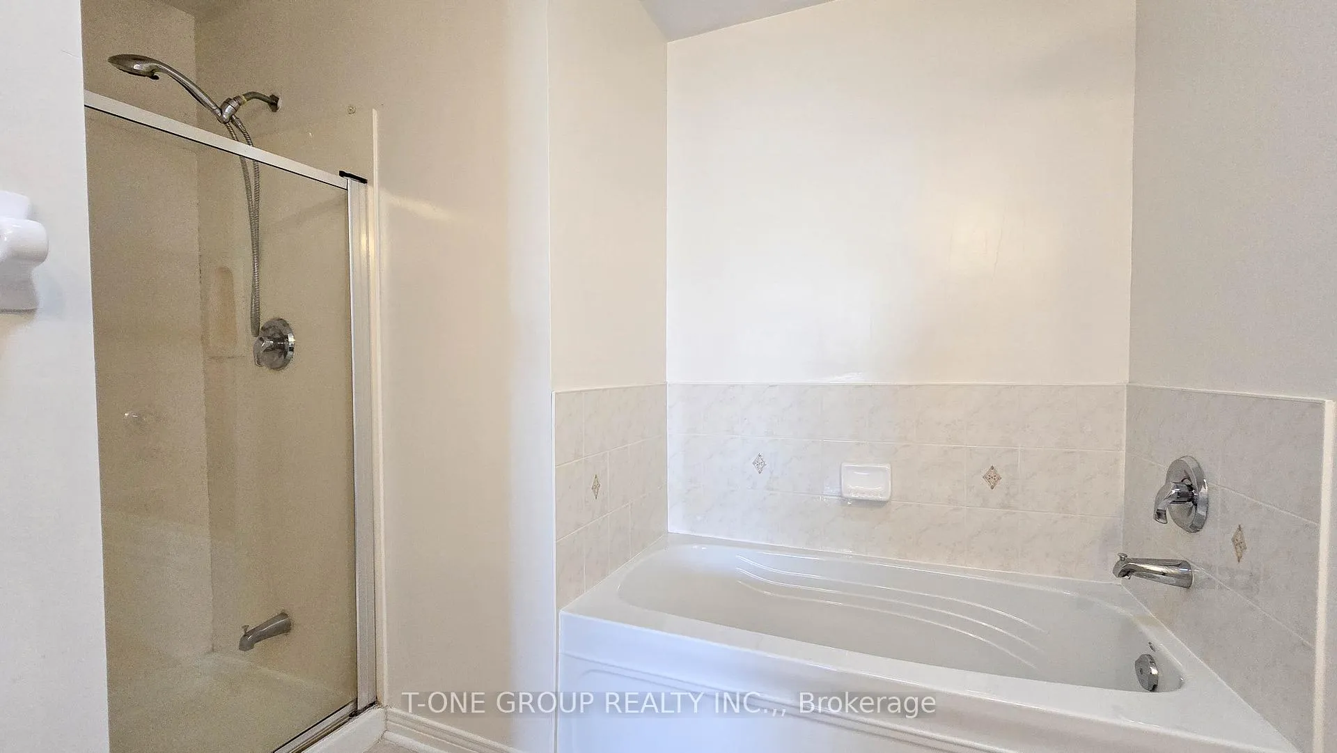 Photo 11 of 17 Kentley Street, Markham, Berczy — HOMEH