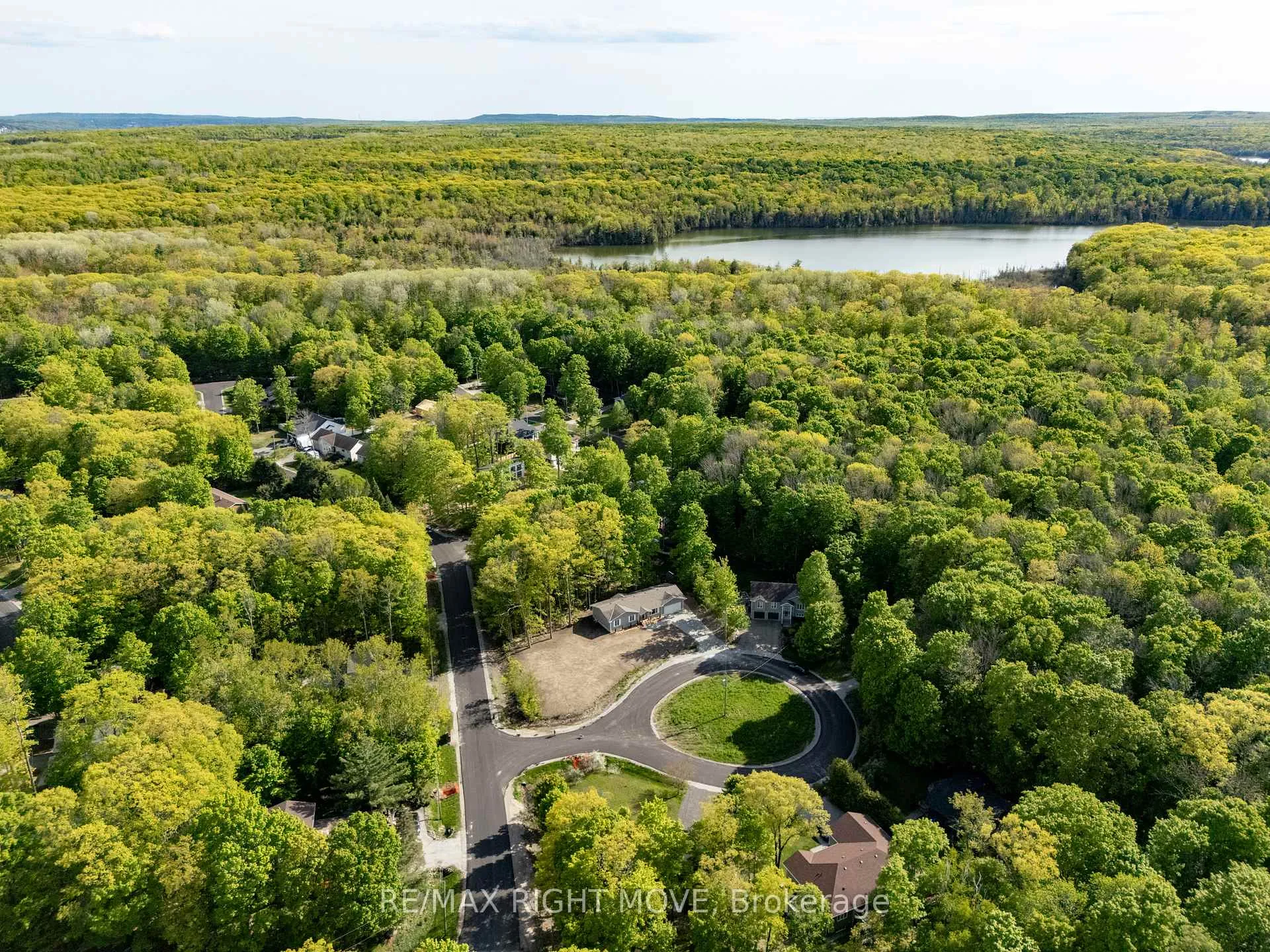 Photo 5 of 1 ojibway Court, Tiny, Rural Tiny — HOMEH