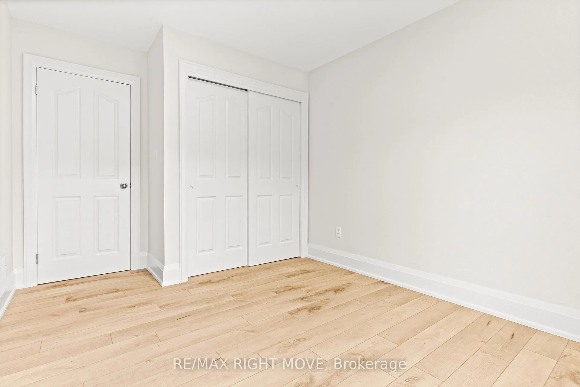 Photo 27 of 1 ojibway Court, Tiny, Rural Tiny — HOMEH