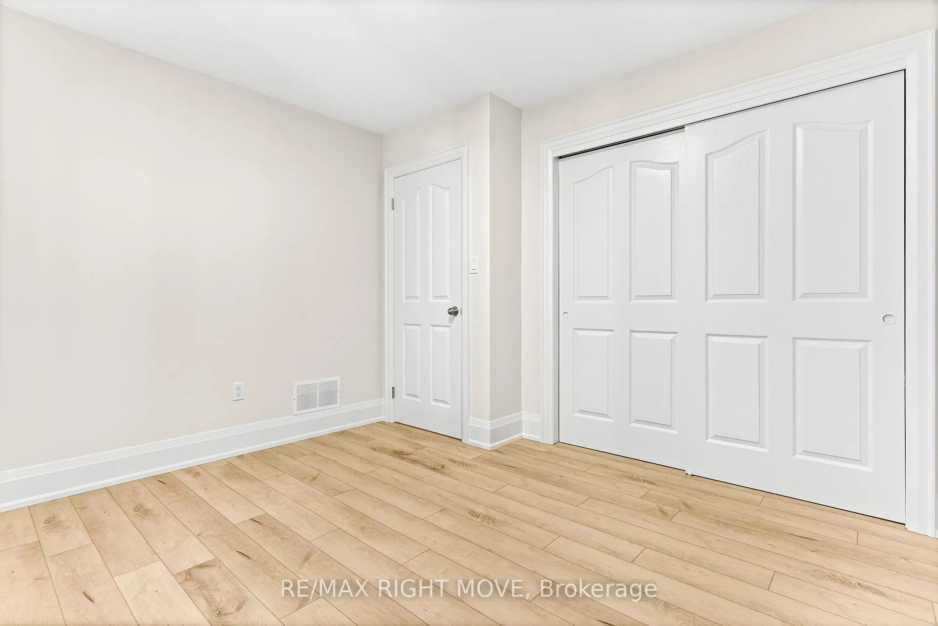 Photo 29 of 1 ojibway Court, Tiny, Rural Tiny — HOMEH
