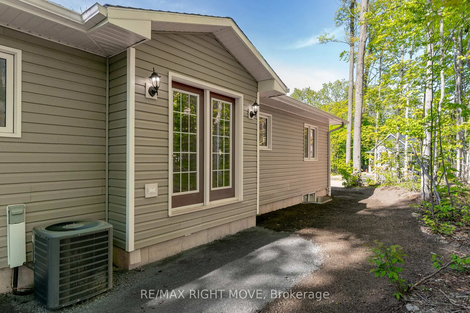 Photo 35 of 1 ojibway Court, Tiny, Rural Tiny — HOMEH