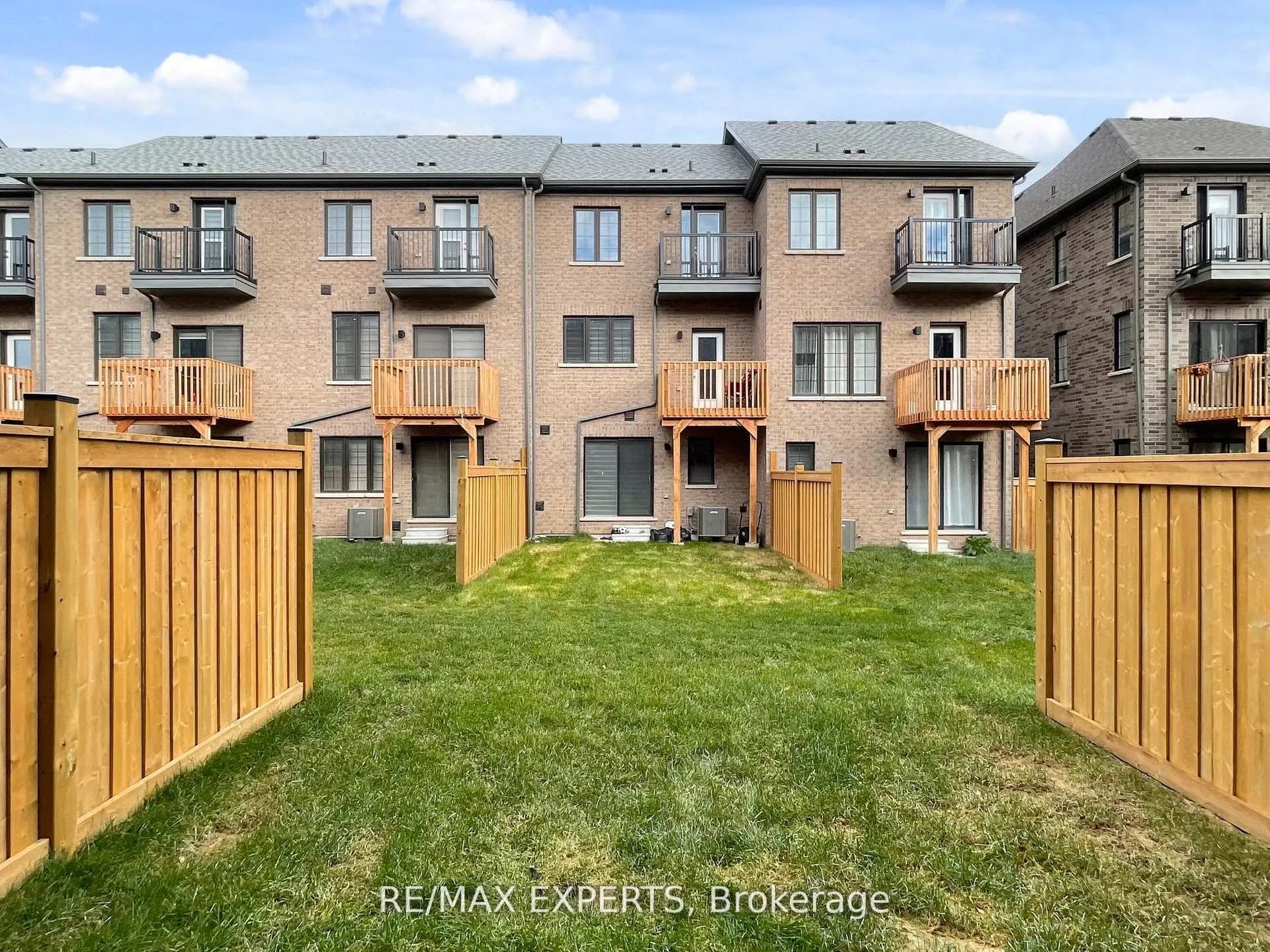 Photo 38 of 19 Frank Lloyd Wright Street, Whitby, Downtown Whitby — HOMEH