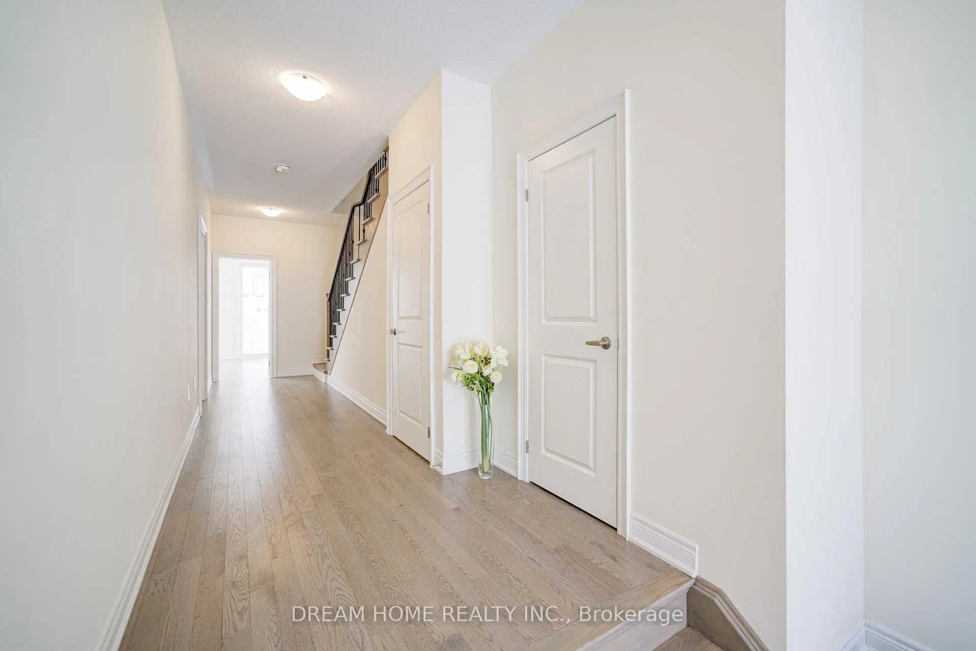Photo 2 of 22 Thomas Hope Lane, Markham, Cedarwood — HOMEH