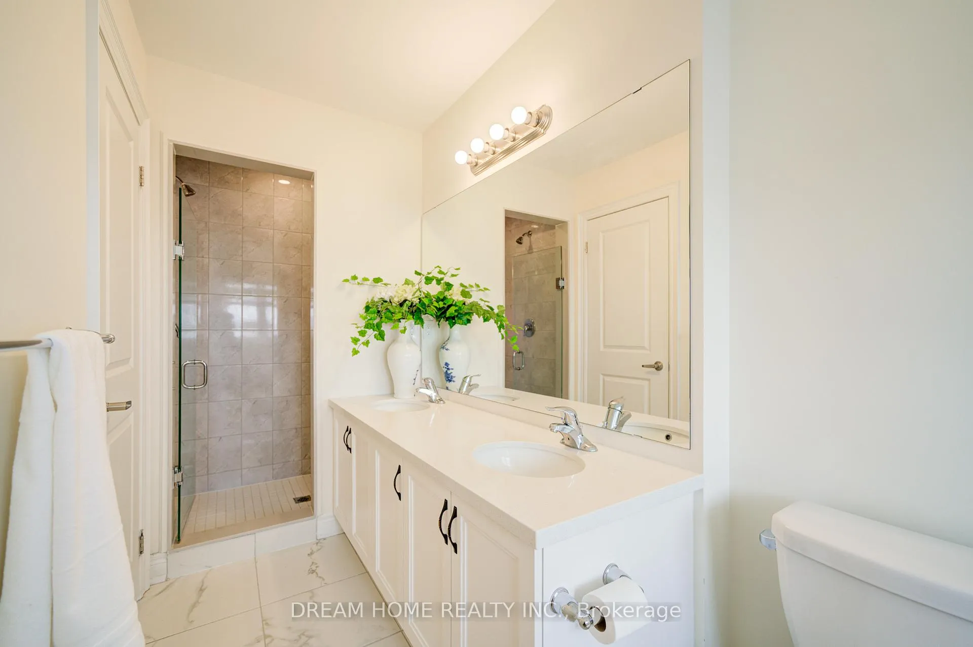 Photo 3 of 22 Thomas Hope Lane, Markham, Cedarwood — HOMEH