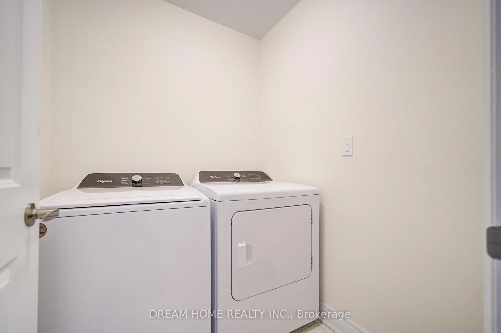 Photo 11 of 22 Thomas Hope Lane, Markham, Cedarwood — HOMEH