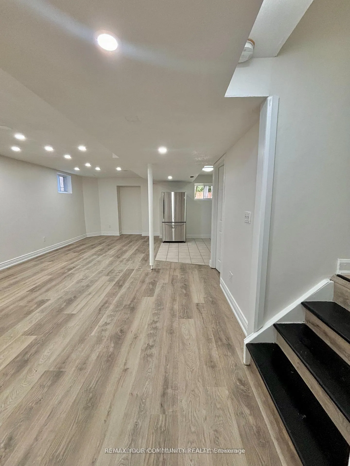 Photo 2 of Unit Bsmt, 36 Umbria Crescent, Vaughan, West Woodbridge — HOMEH