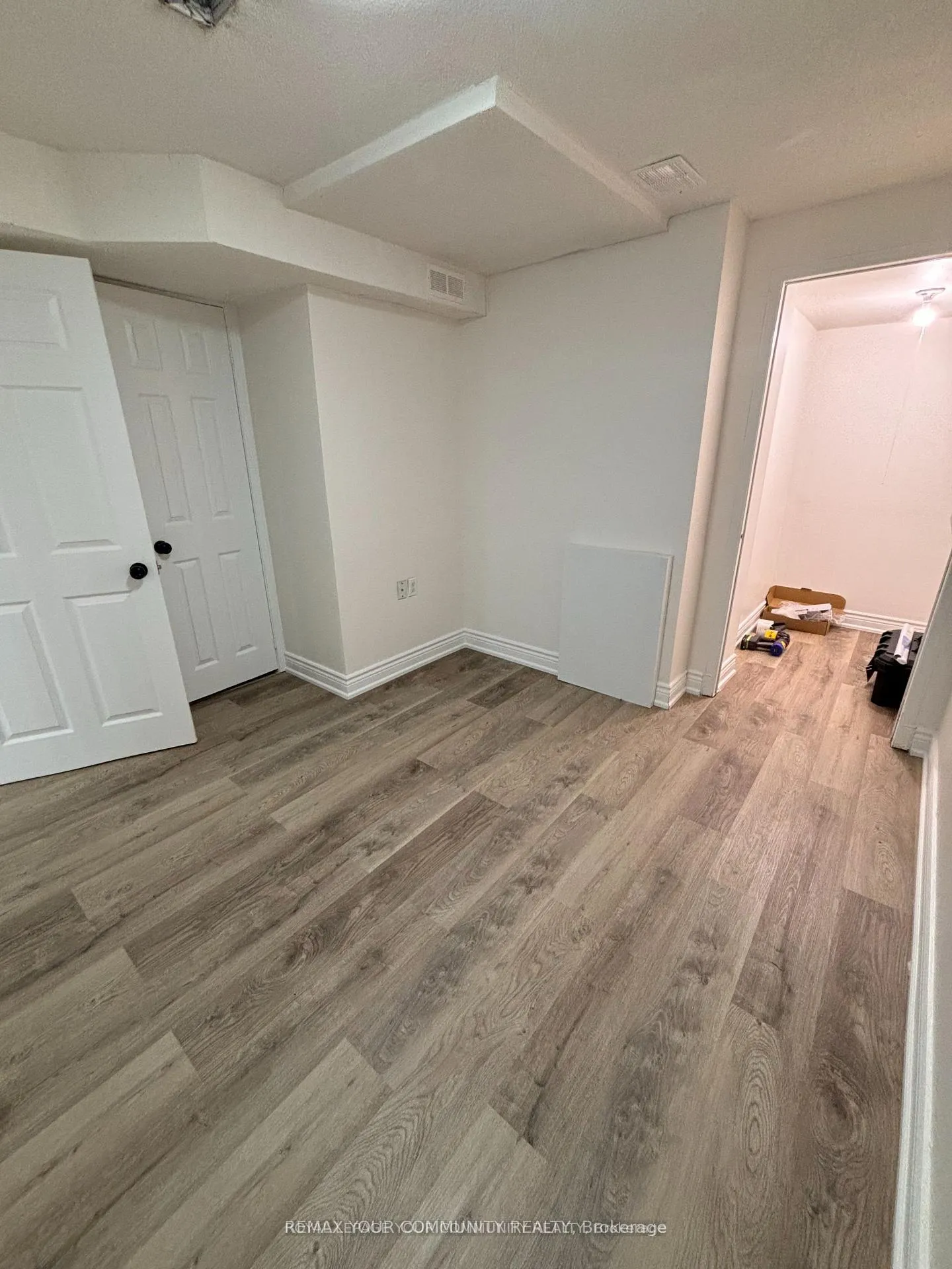 Photo 3 of Unit Bsmt, 36 Umbria Crescent, Vaughan, West Woodbridge — HOMEH