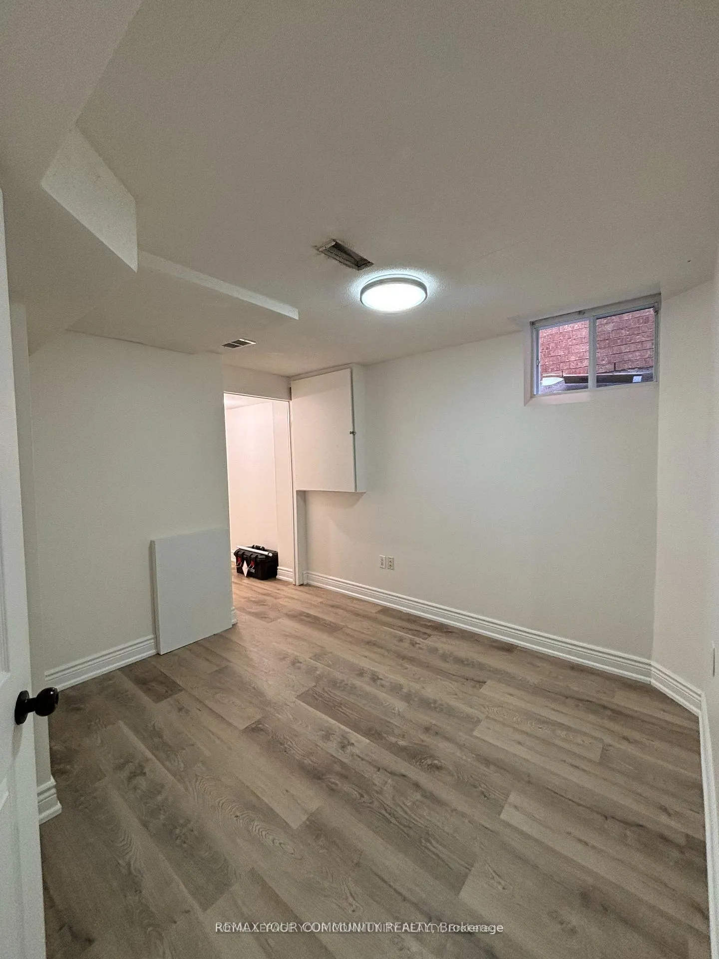 Photo 4 of Unit Bsmt, 36 Umbria Crescent, Vaughan, West Woodbridge — HOMEH
