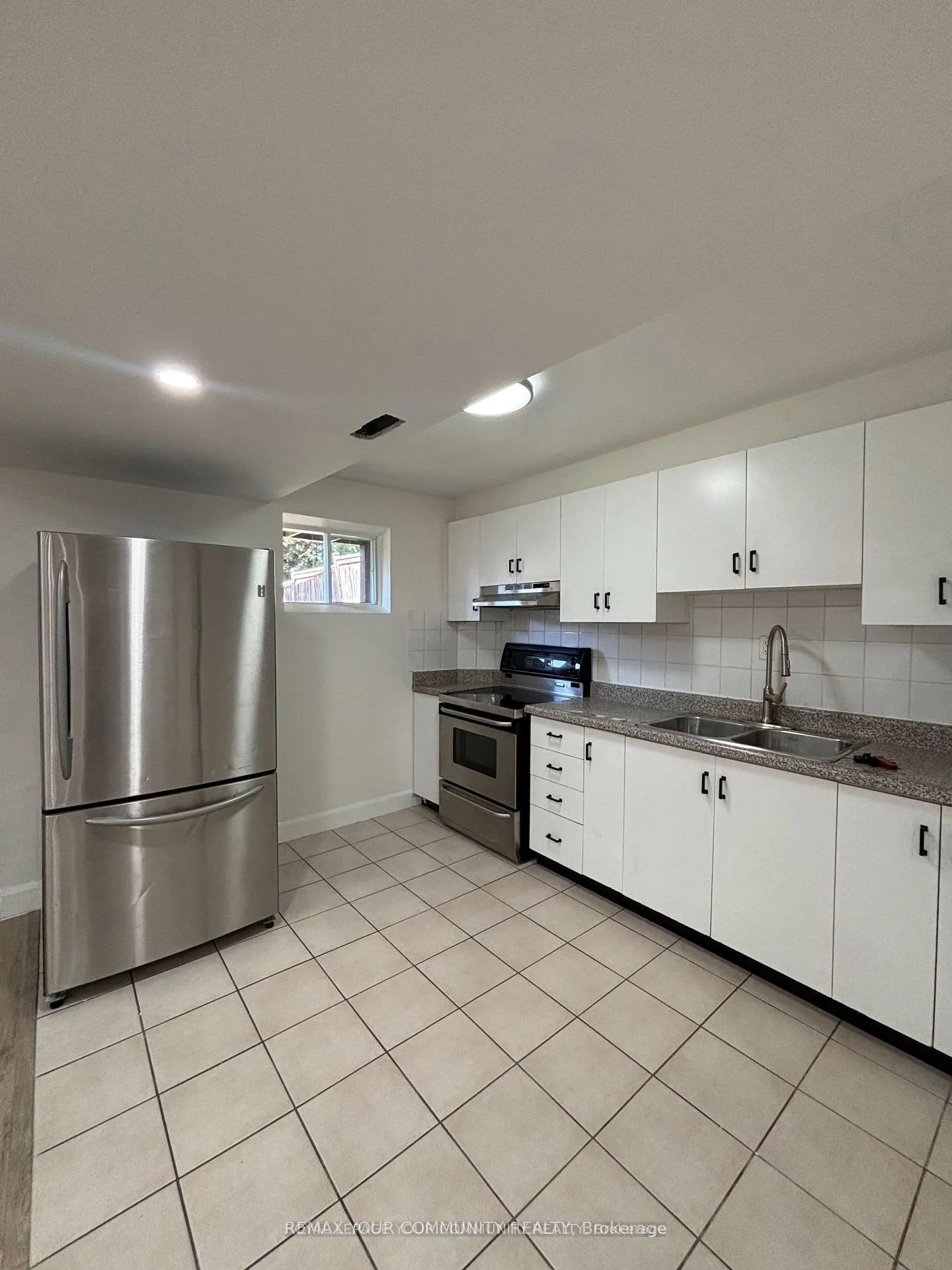 Photo 5 of Unit Bsmt, 36 Umbria Crescent, Vaughan, West Woodbridge — HOMEH