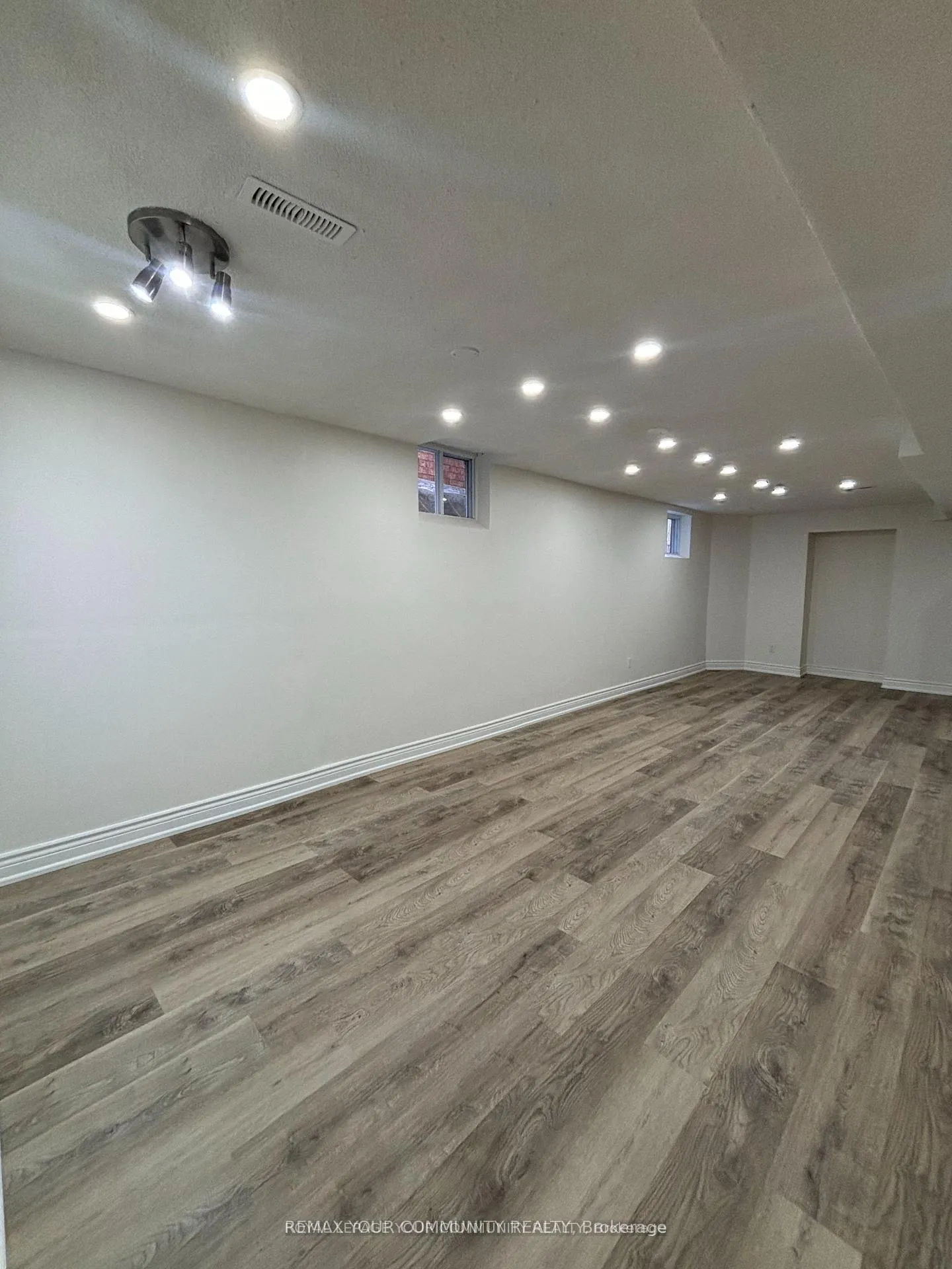 Photo 8 of Unit Bsmt, 36 Umbria Crescent, Vaughan, West Woodbridge — HOMEH