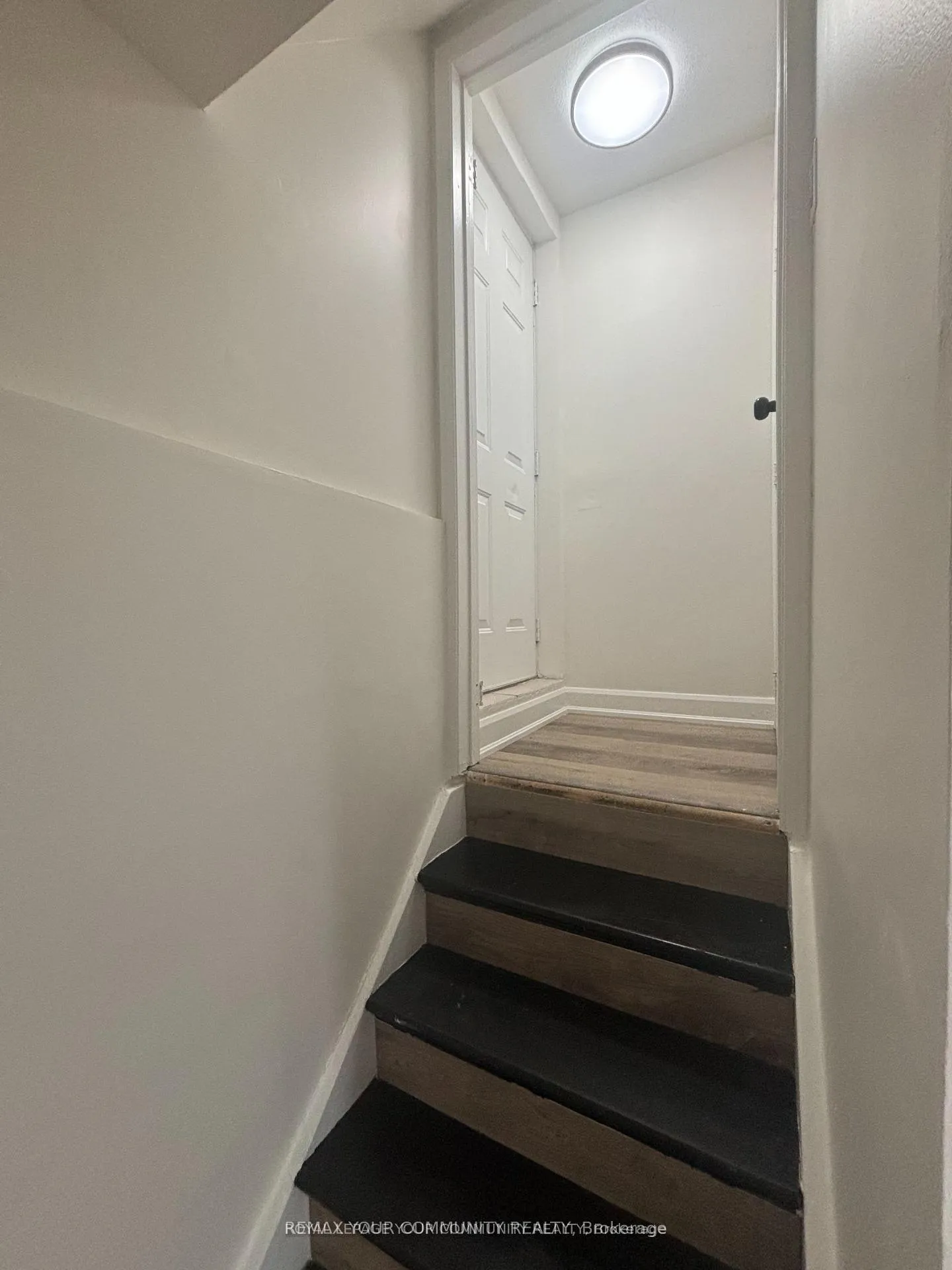 Photo 9 of Unit Bsmt, 36 Umbria Crescent, Vaughan, West Woodbridge — HOMEH