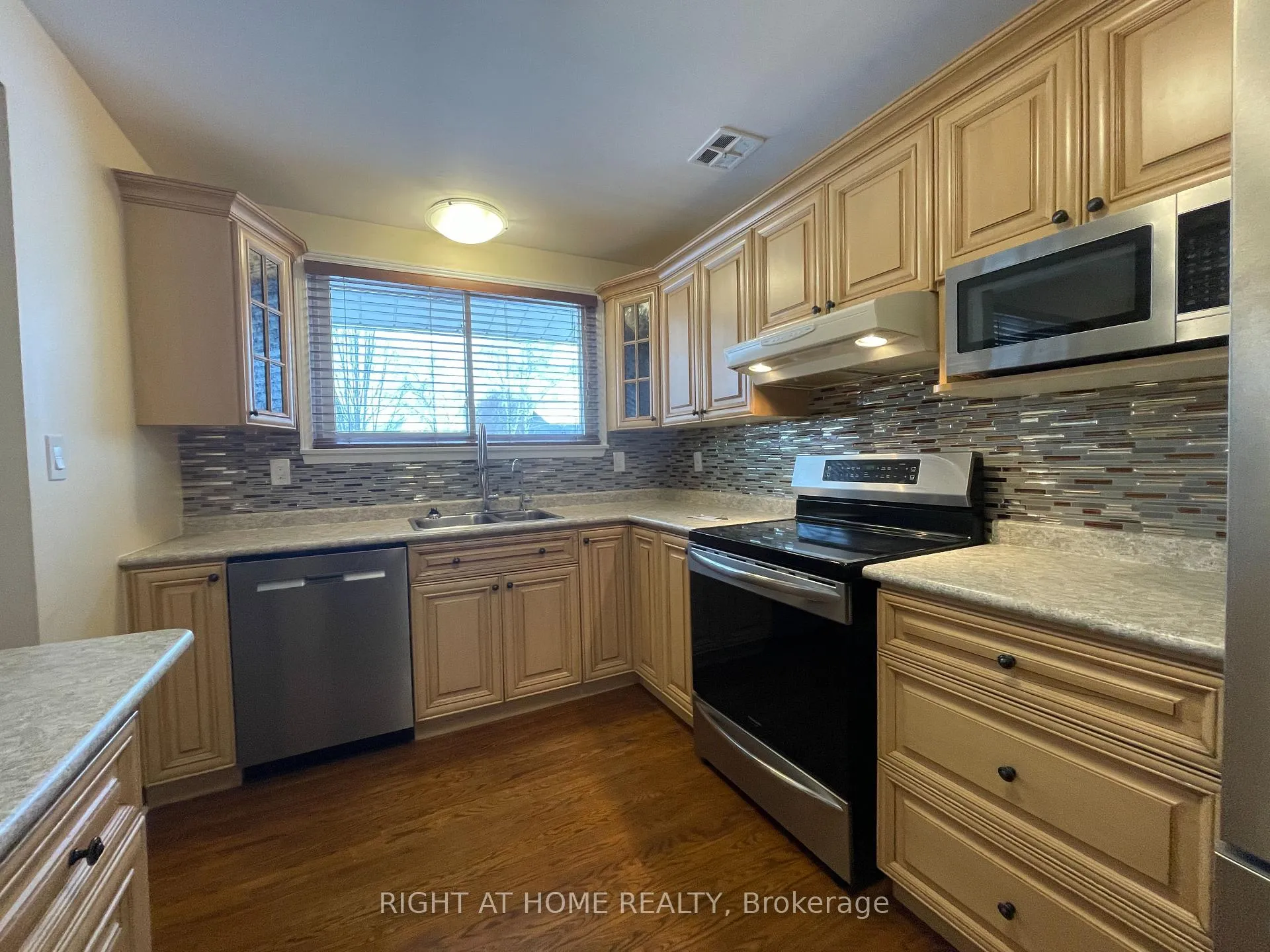 Photo 9 of 345 Maplewood Crescent, Milton, Old Milton — HOMEH