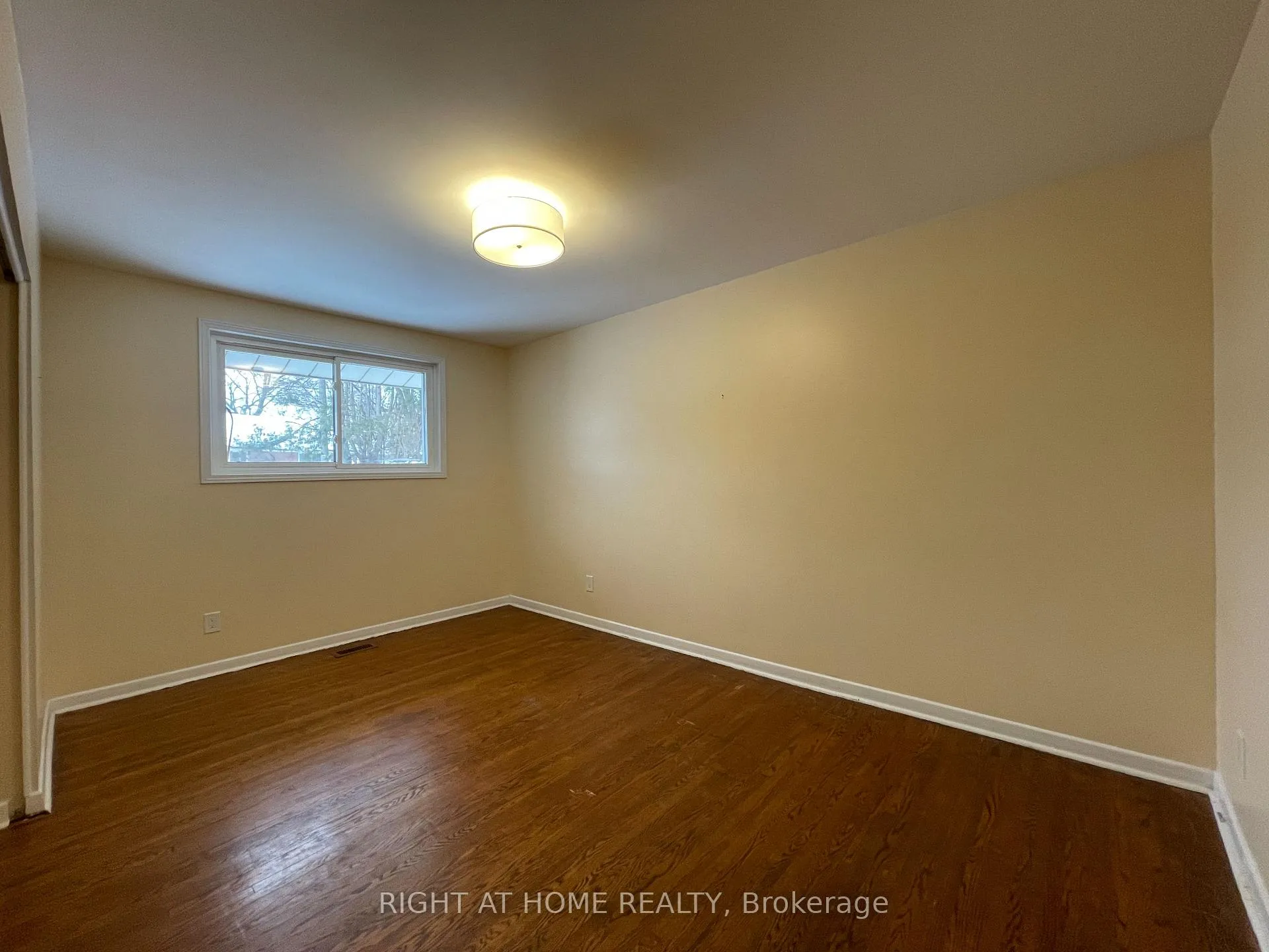 Photo 14 of 345 Maplewood Crescent, Milton, Old Milton — HOMEH