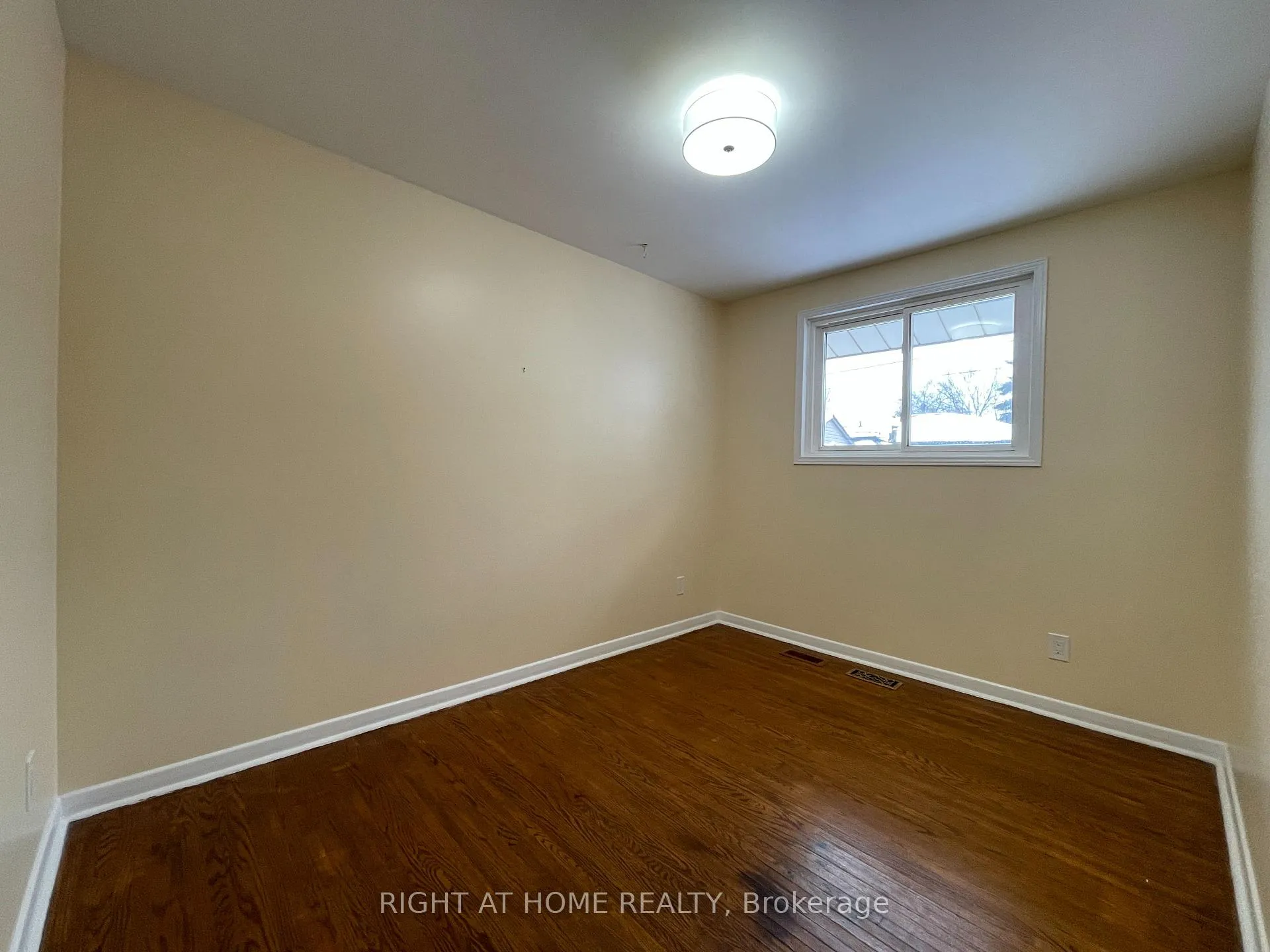 Photo 23 of 345 Maplewood Crescent, Milton, Old Milton — HOMEH